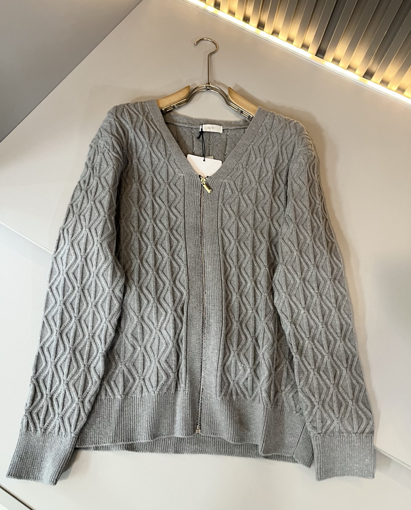 Dio*迪家 2025秋冬新款男女同款👫针织羊毛开衫，专柜同步发售！定制专属羊毛🐑面料，从容百搭，档次极