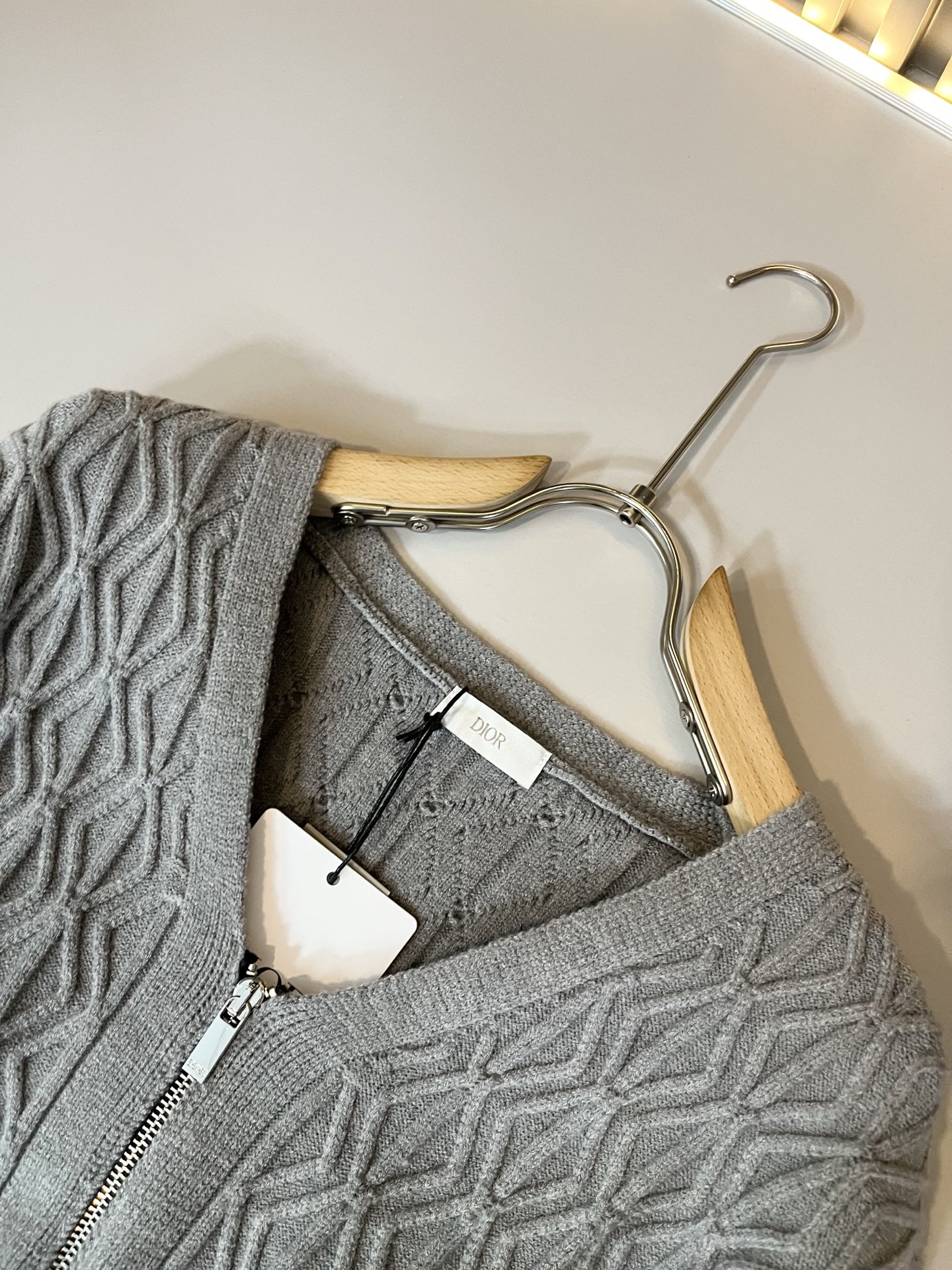 Dio*迪家 2025秋冬新款男女同款👫针织羊毛开衫，专柜同步发售！定制专属羊毛🐑面料，从容百搭，档次极