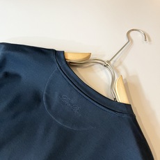 Loro Piana诺悠翩雅 2025秋冬男士最新的贸易订单打底衫,全品相!!后幅采用logo图案刺绣设 Loro Piana诺悠翩雅 2025秋冬男士最新的贸易订单打底衫,全品相!!后幅采用logo图案刺绣设