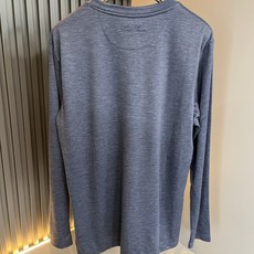 Loro Piana诺悠翩雅 2025秋冬男士最新的贸易订单打底衫,全品相!!后幅采用logo图案刺绣设 Loro Piana诺悠翩雅 2025秋冬男士最新的贸易订单打底衫,全品相!!后幅采用logo图案刺绣设