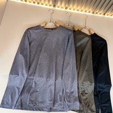 Loro Piana诺悠翩雅 2025秋冬男士最新的贸易订单打底衫,全品相!!后幅采用logo图案刺绣设 Loro Piana诺悠翩雅 2025秋冬男士最新的贸易订单打底衫,全品相!!后幅采用logo图案刺绣设