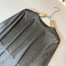 Loro Piana诺悠翩雅 2025秋冬男士最新的贸易订单打底衫,全品相!!后幅采用logo图案刺绣设 Loro Piana诺悠翩雅 2025秋冬男士最新的贸易订单打底衫,全品相!!后幅采用logo图案刺绣设