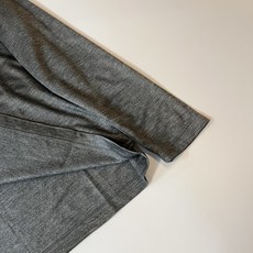 Loro Piana诺悠翩雅 2025秋冬男士最新的贸易订单打底衫,全品相!!后幅采用logo图案刺绣设 Loro Piana诺悠翩雅 2025秋冬男士最新的贸易订单打底衫,全品相!!后幅采用logo图案刺绣设