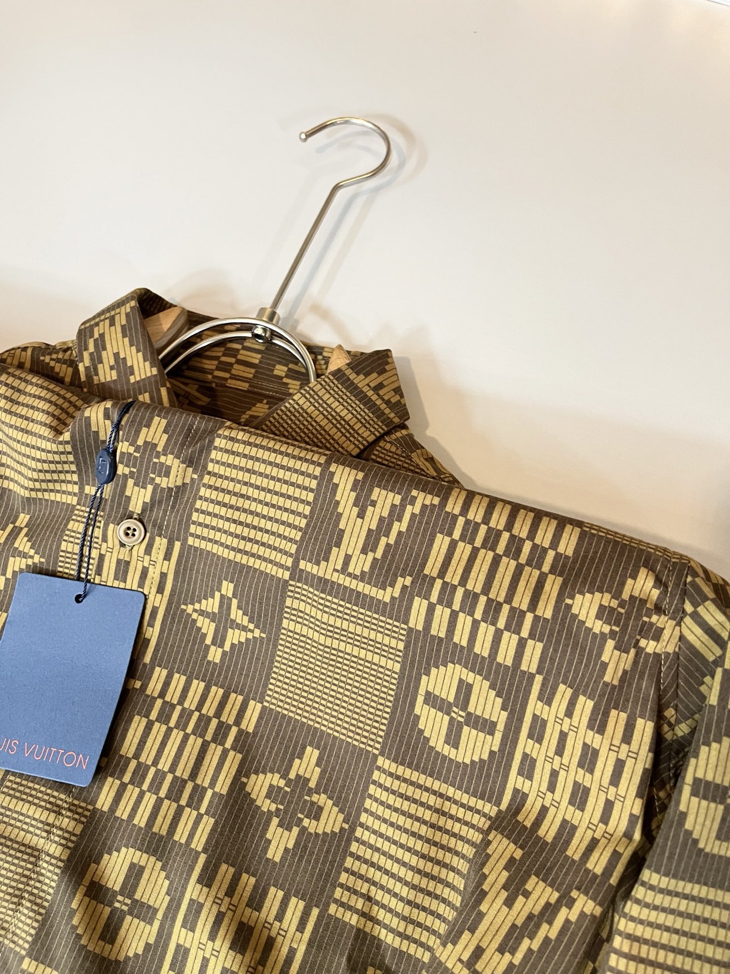 LouisVuitt*路易*登 2025秋季新品最新工艺男女同款👫翻领衬衣，独一无二超薄丝滑触感！！全景