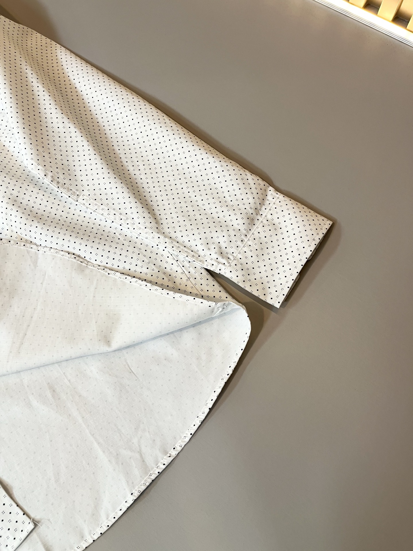 LouisVuitt*路易*登 2025秋季新品最新工艺男女同款👫翻领衬衣，独一无二超薄丝滑触感！！全景