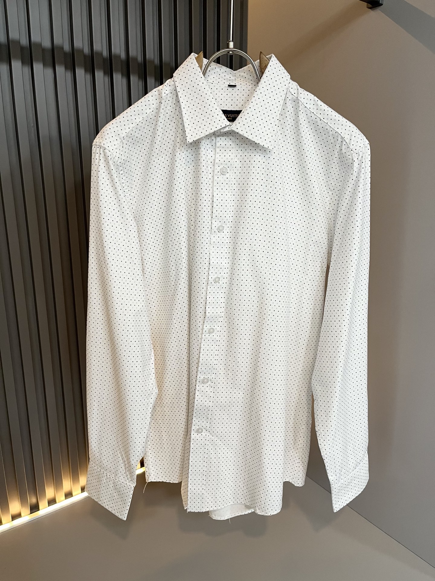 LouisVuitt*路易*登 2025秋季新品最新工艺男女同款👫翻领衬衣，独一无二超薄丝滑触感！！全景