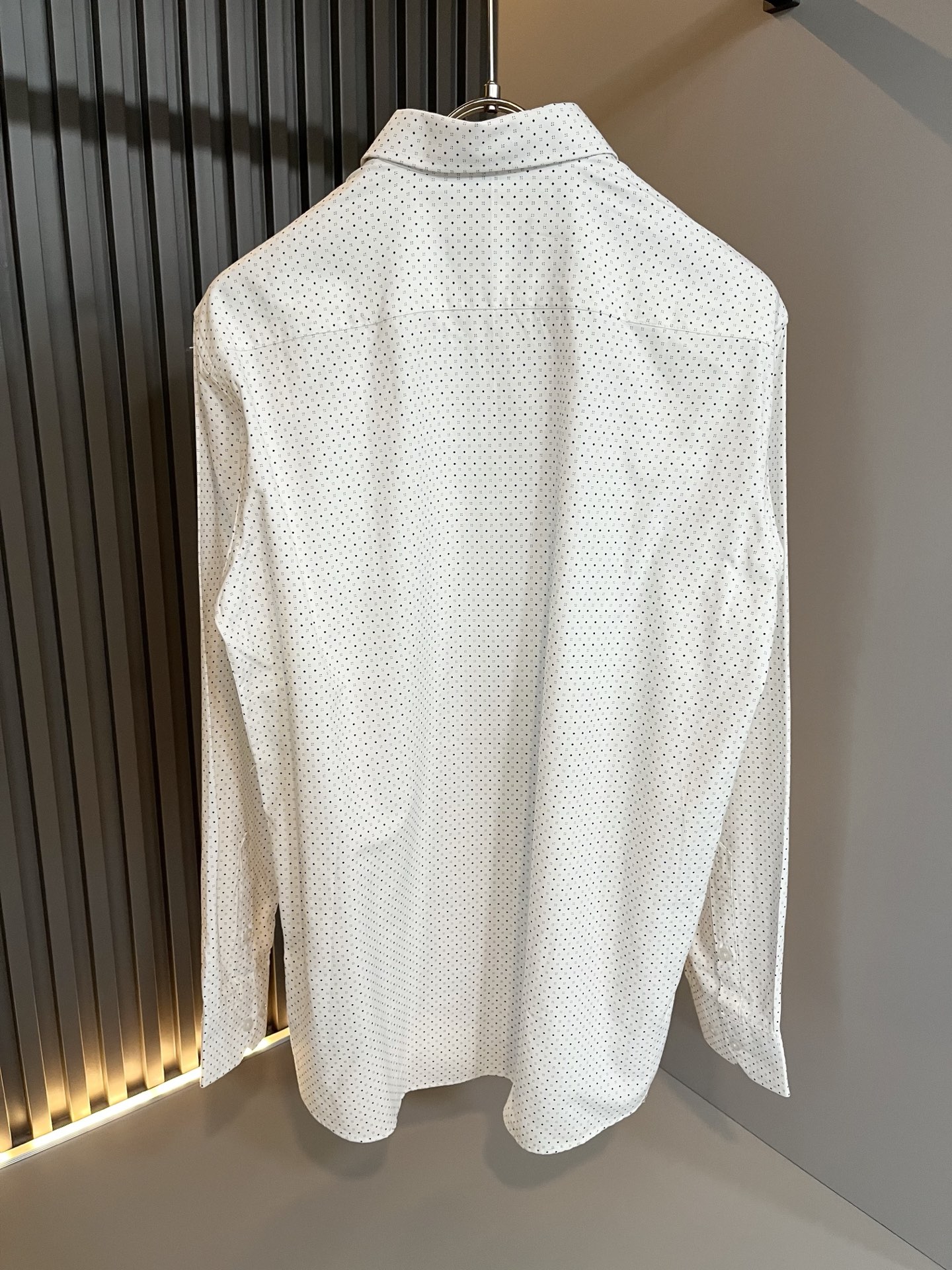 LouisVuitt*路易*登 2025秋季新品最新工艺男女同款👫翻领衬衣，独一无二超薄丝滑触感！！全景