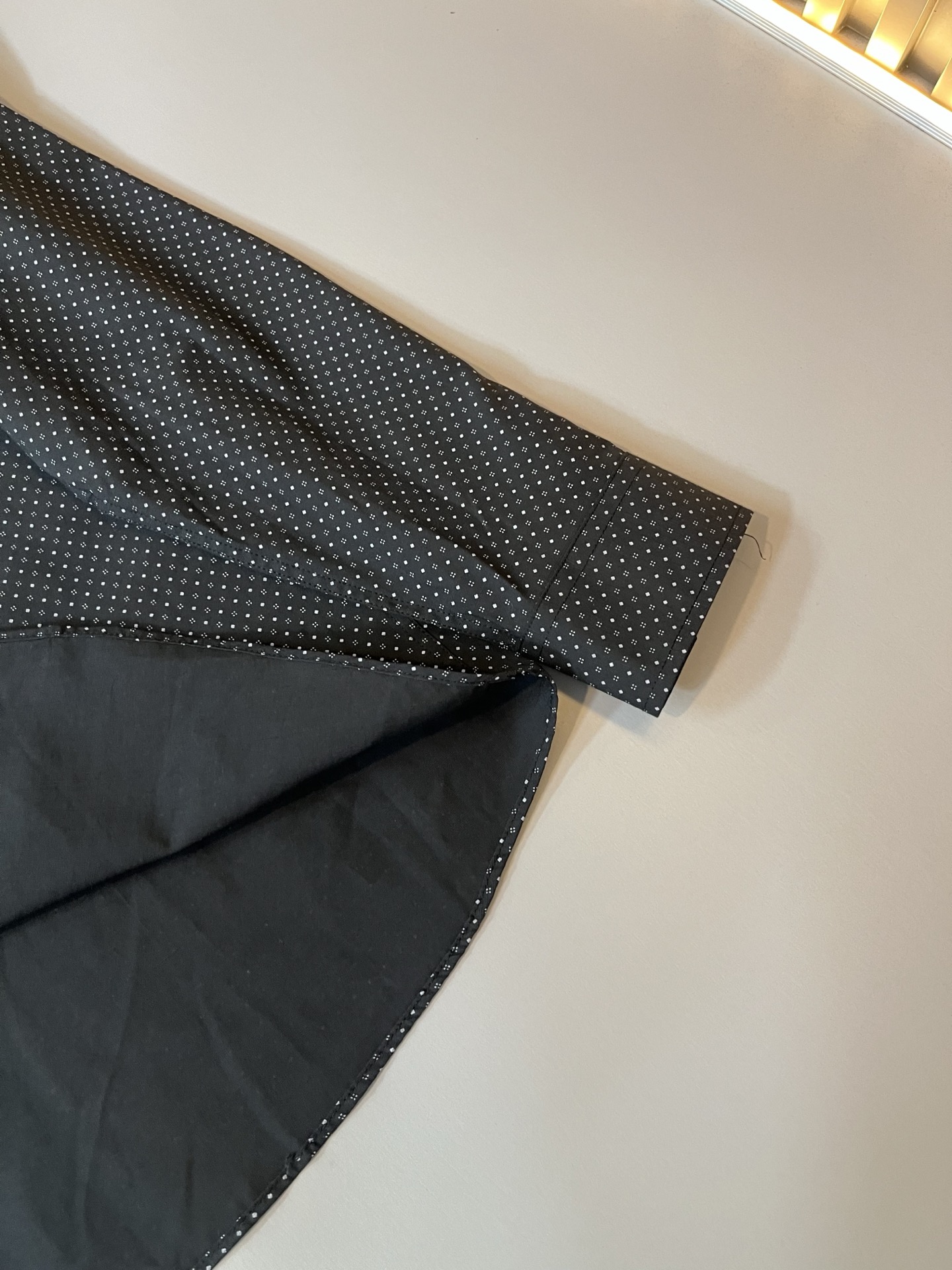 LouisVuitt*路易*登 2025秋季新品最新工艺男女同款👫翻领衬衣，独一无二超薄丝滑触感！！全景