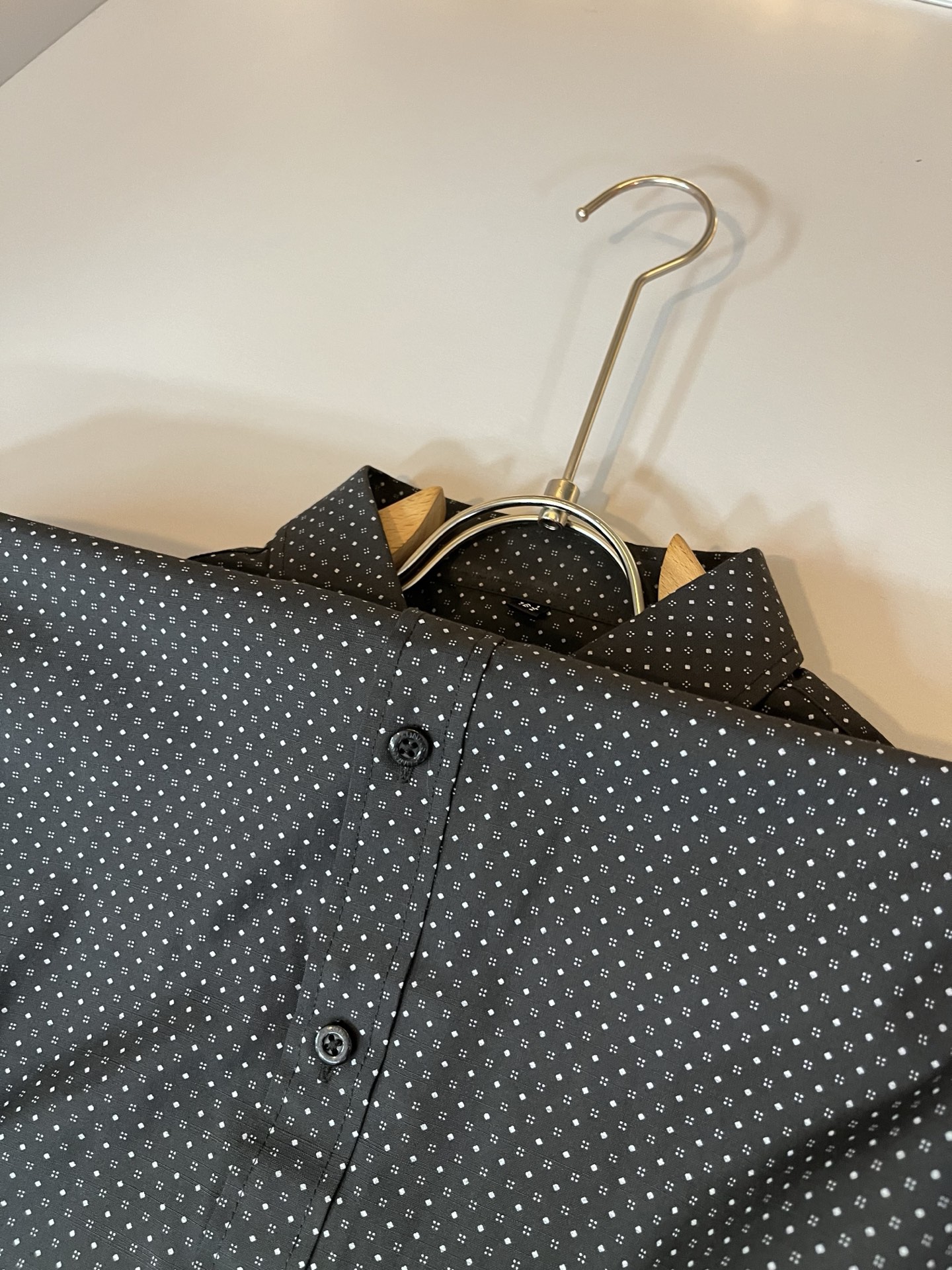 LouisVuitt*路易*登 2025秋季新品最新工艺男女同款👫翻领衬衣，独一无二超薄丝滑触感！！全景