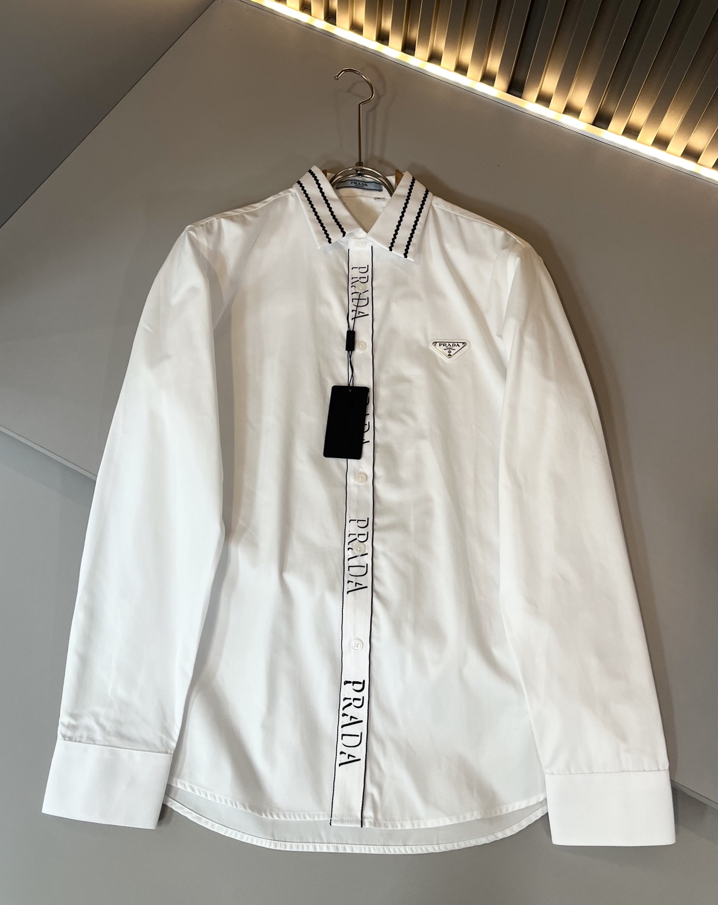 PRAD*A普*达2025秋季新款休闲男士衬衣，最新时尚休闲logo五金修饰！贸易公司渠道稀出，同步官网