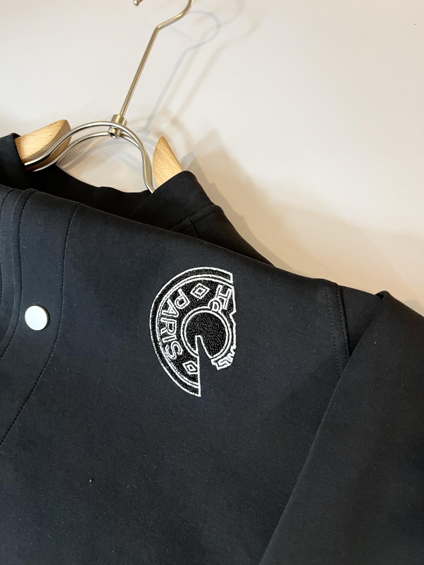 Her*mes爱*仕 2025秋冬新品棒球服夹克外套重磅来袭，定制纯棉面料制作而成，高端户外运动休闲系列