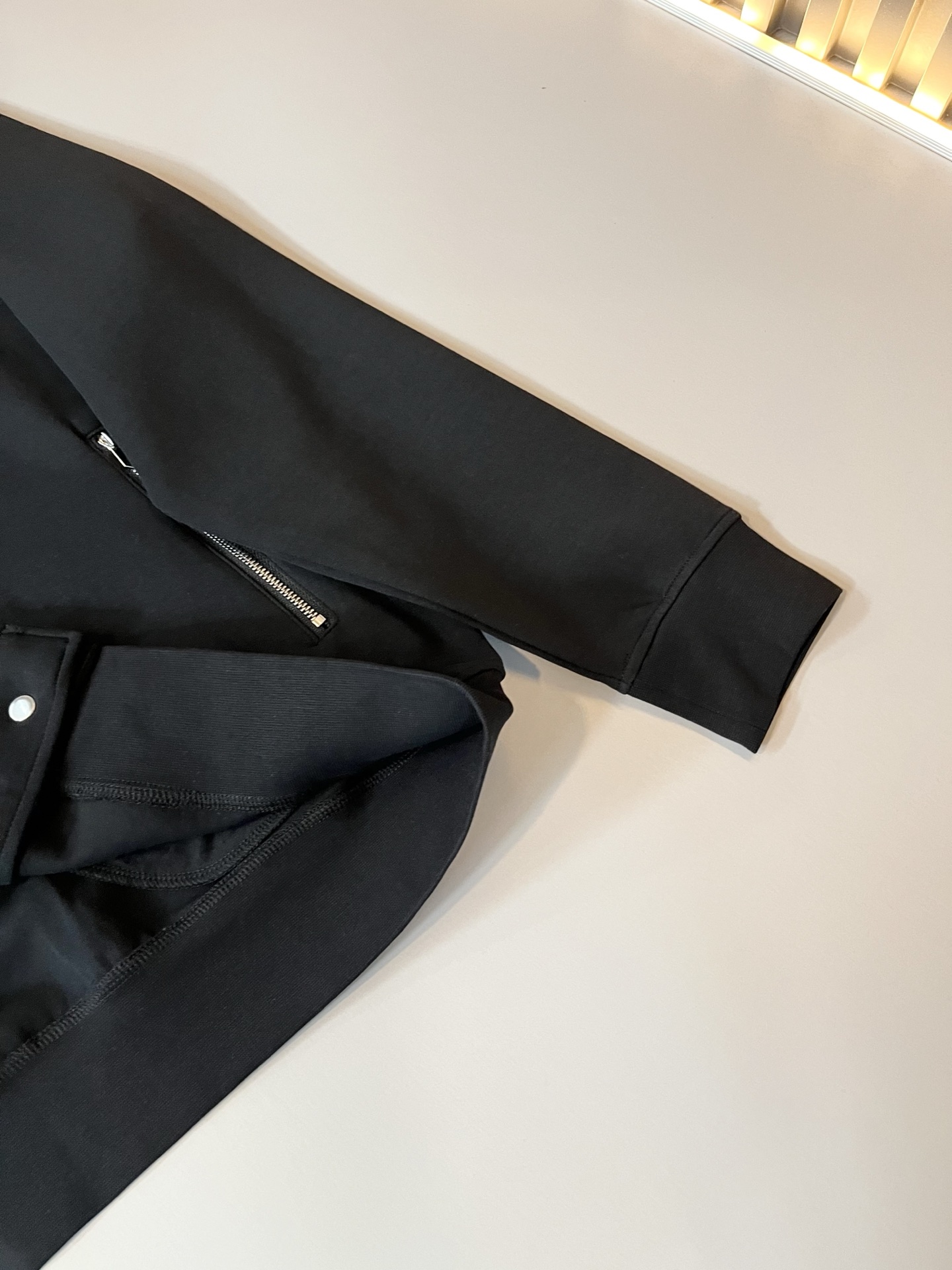 Her*mes爱*仕 2025秋冬新品棒球服夹克外套重磅来袭，定制纯棉面料制作而成，高端户外运动休闲系列