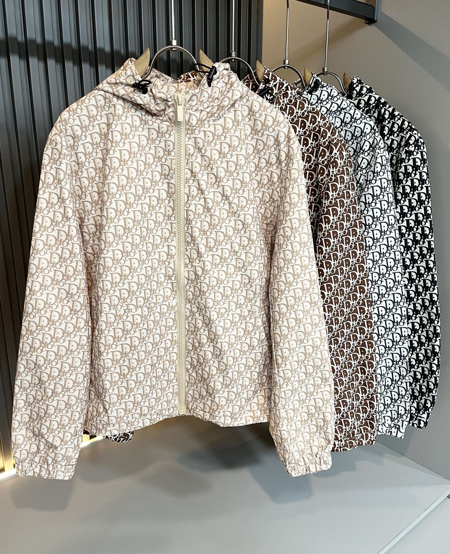 NO:529900,Dio*r Dio 2025 autumn and winter men's jacket, the latest fashionable casual jacket, trading company channels are rare, and it is released on the official website at the same time, and the clothes logo pattern design!  The most anticipated high-quality products of male gods are coming, making you feel what is truly high luxury and connotation! Full of brand style!  The most enjoyable dressing experience you enjoy! It perfectly enhances the overall luxury and class, and you can get a high-end luxury atmosphere at a glance!  The upper body is versatile and simple, and it is not picky about people. It can easily deal with various occasions and environments. It is undoubtedly a must-have item for daily commuting! Size M-3XL, dior, jackets & coats, jackets & coats, alexander wang19860909Dio*r迪*奥2025秋冬男士夹克外套,最新时尚休闲夹克,贸易公司渠道稀出,同步官网发售,衣身logo图案设计！男神最为期待的精品狠货重磅来袭,让你感受到什么叫真正的高奢有内涵!满满的品牌风格！你最为享受的穿着体验! 完美提升了整体的奢华档次感,一眼就能Get到的高端奢华气息！上身百搭简约不挑人,轻松应对各种场合与环境,属于日常通勤必备的臻品无疑!尺码M-3XL,,dior,jackets & coats,jackets & coats,alexander wang,Men's clothing