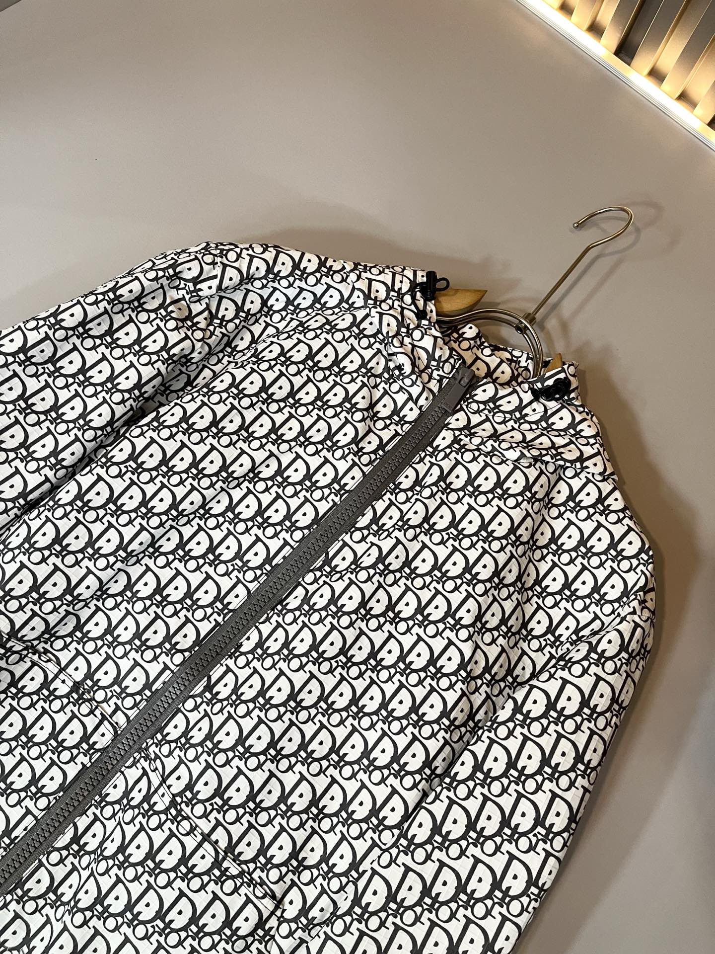 Dio*r迪*奥2025秋冬男士夹克外套，最新时尚休闲夹克，贸易公司渠道稀出，同步官网发售，衣身logo