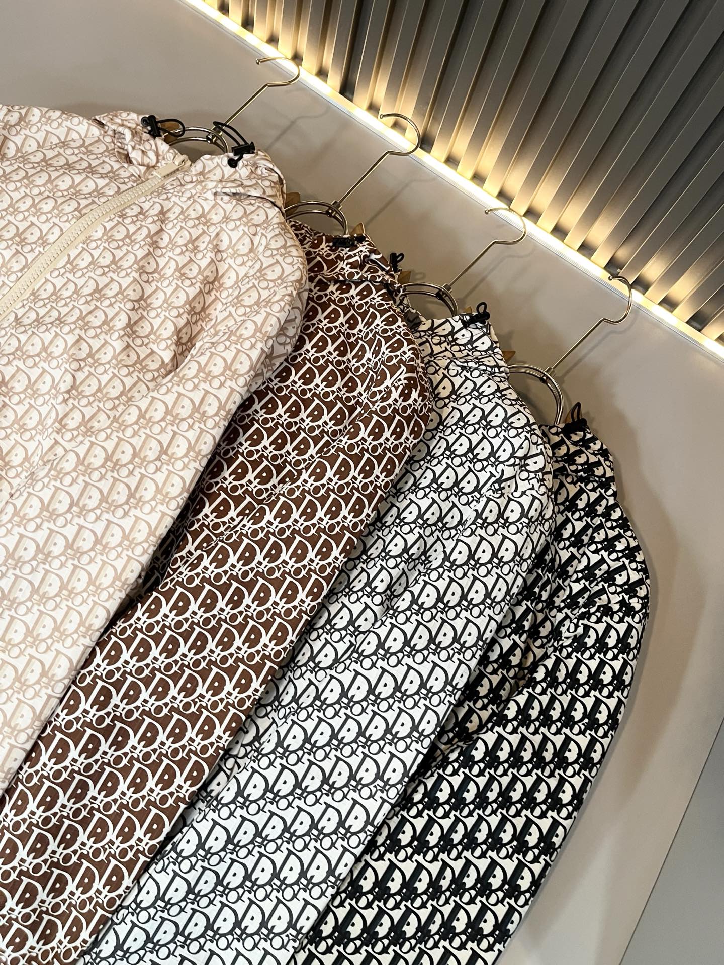 Dio*r迪*奥2025秋冬男士夹克外套，最新时尚休闲夹克，贸易公司渠道稀出，同步官网发售，衣身logo