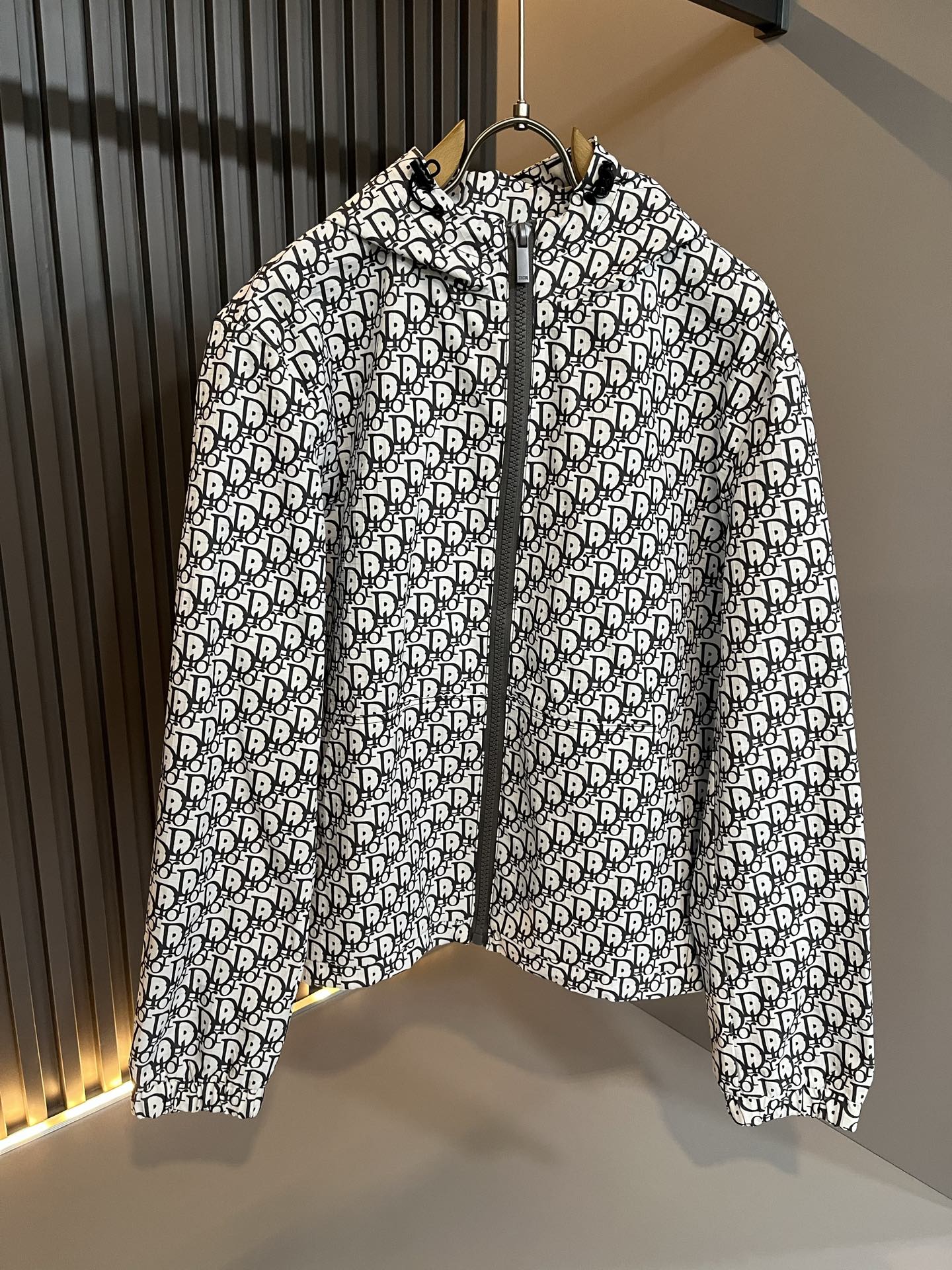 Dio*r迪*奥2025秋冬男士夹克外套，最新时尚休闲夹克，贸易公司渠道稀出，同步官网发售，衣身logo