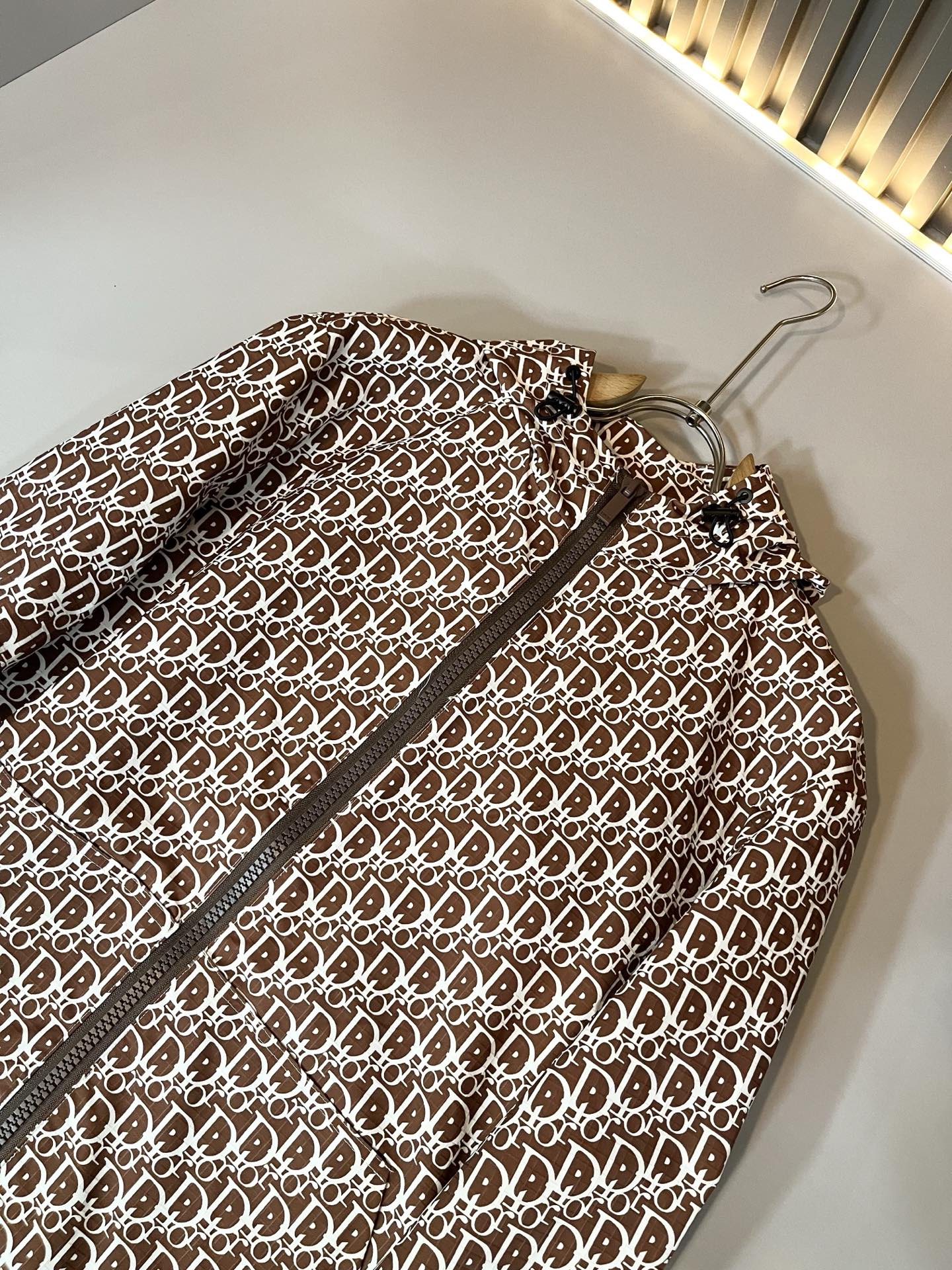 Dio*r迪*奥2025秋冬男士夹克外套，最新时尚休闲夹克，贸易公司渠道稀出，同步官网发售，衣身logo