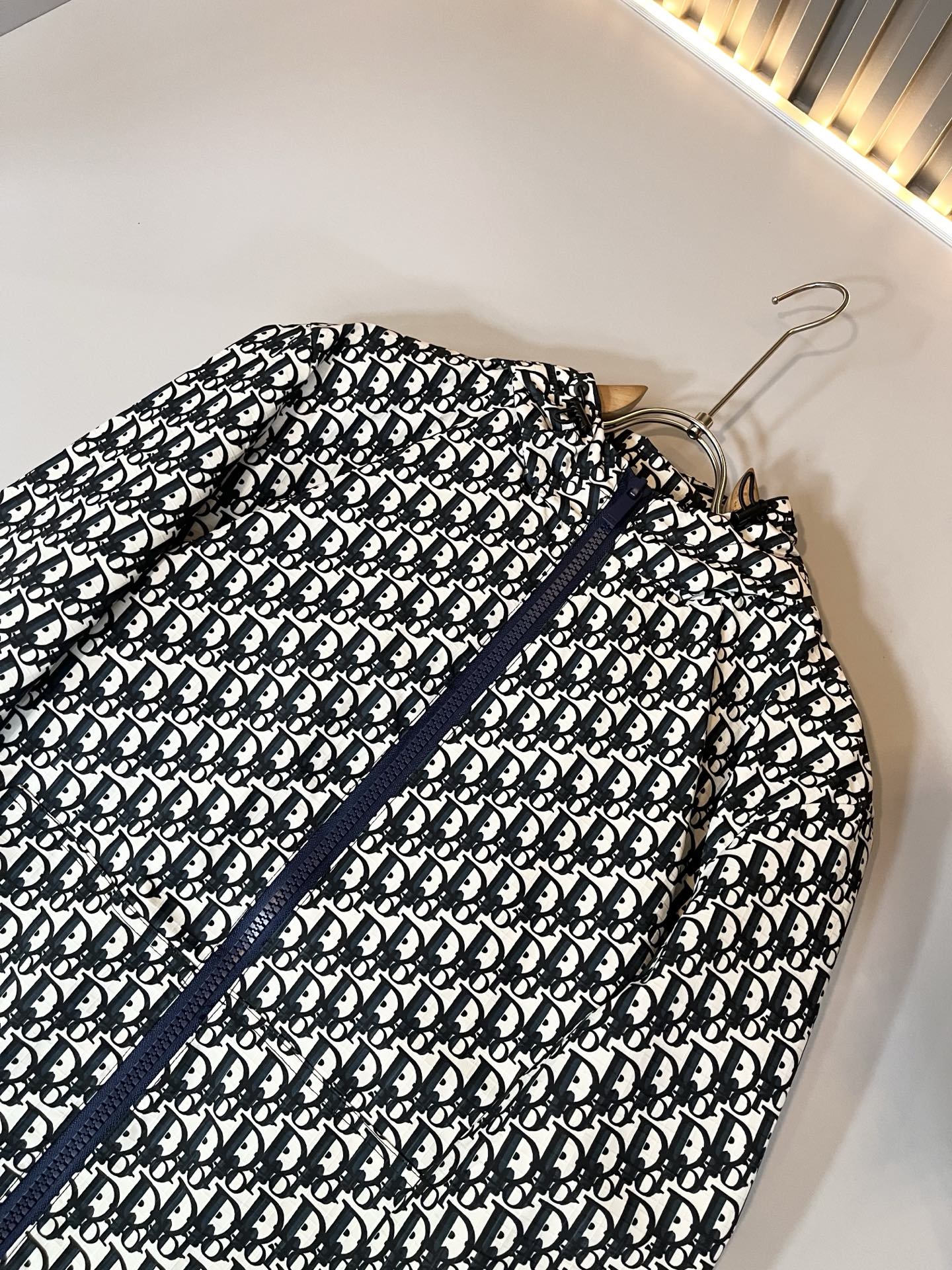 Dio*r迪*奥2025秋冬男士夹克外套，最新时尚休闲夹克，贸易公司渠道稀出，同步官网发售，衣身logo