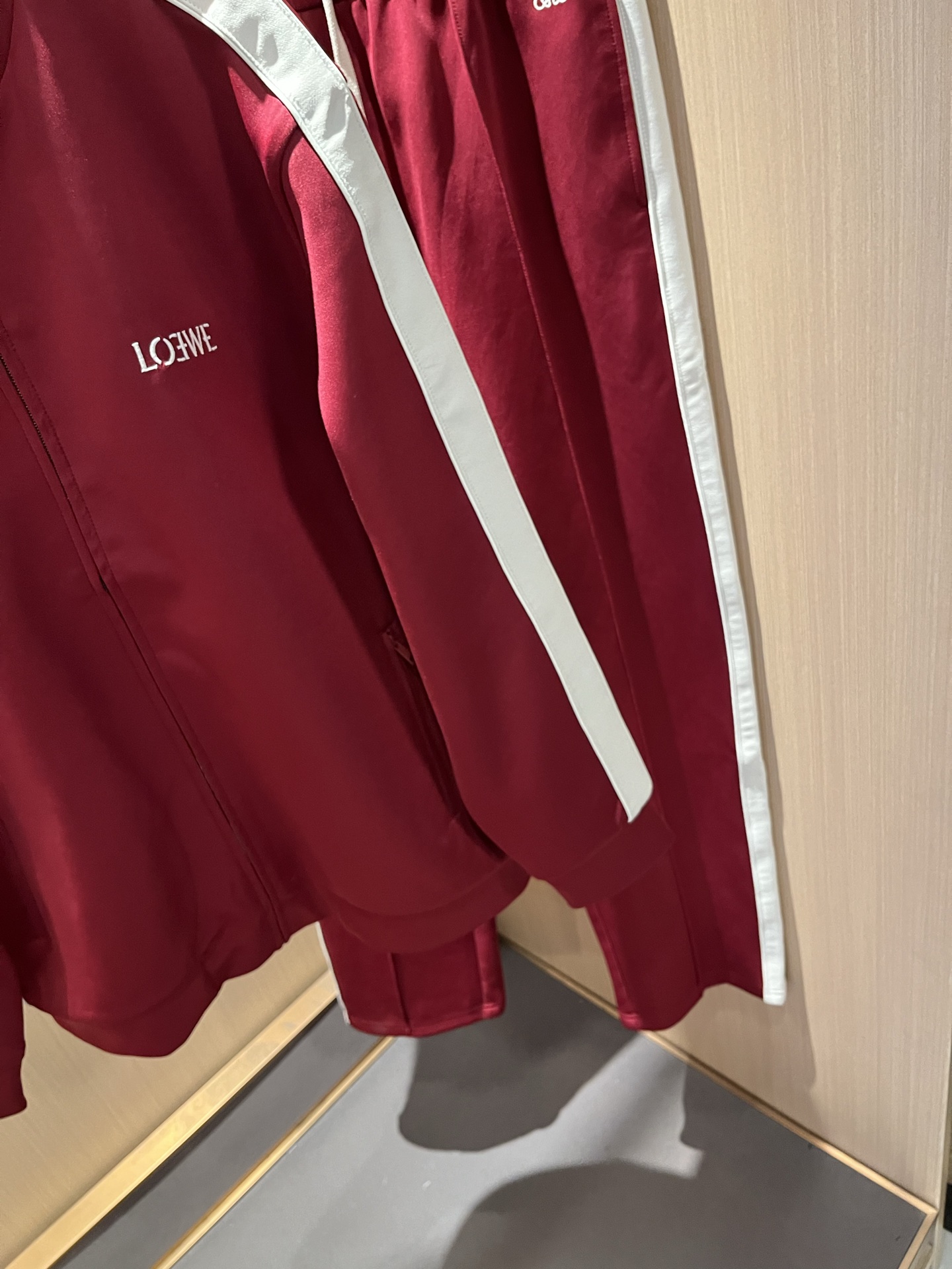 LOE*WE罗*威 2025秋冬男女同款👫套装，意大利原厂订单渠道，极具个性高级潮风，标志logo图案刺