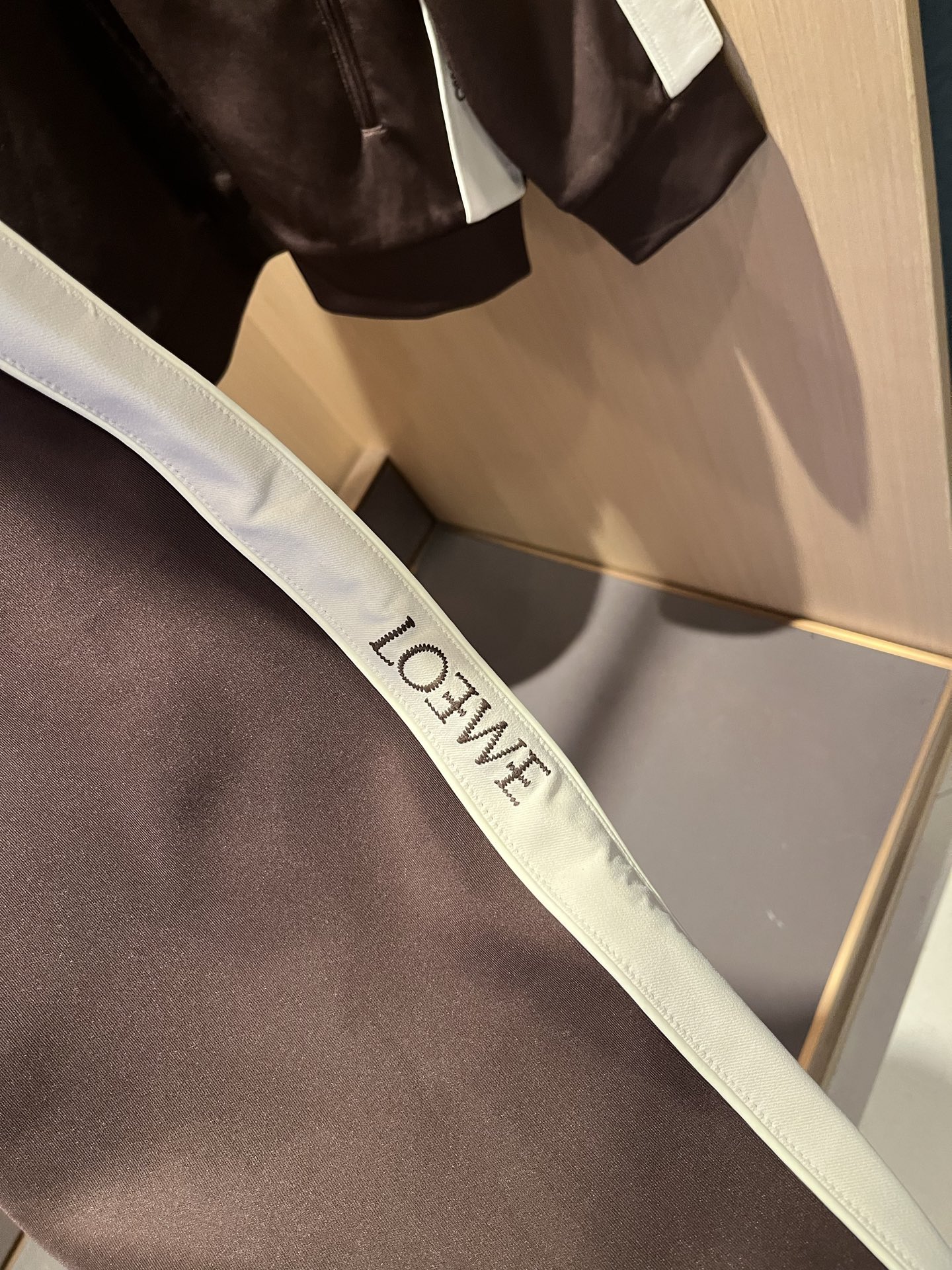 LOE*WE罗*威 2025秋冬男女同款👫套装，意大利原厂订单渠道，极具个性高级潮风，标志logo图案刺