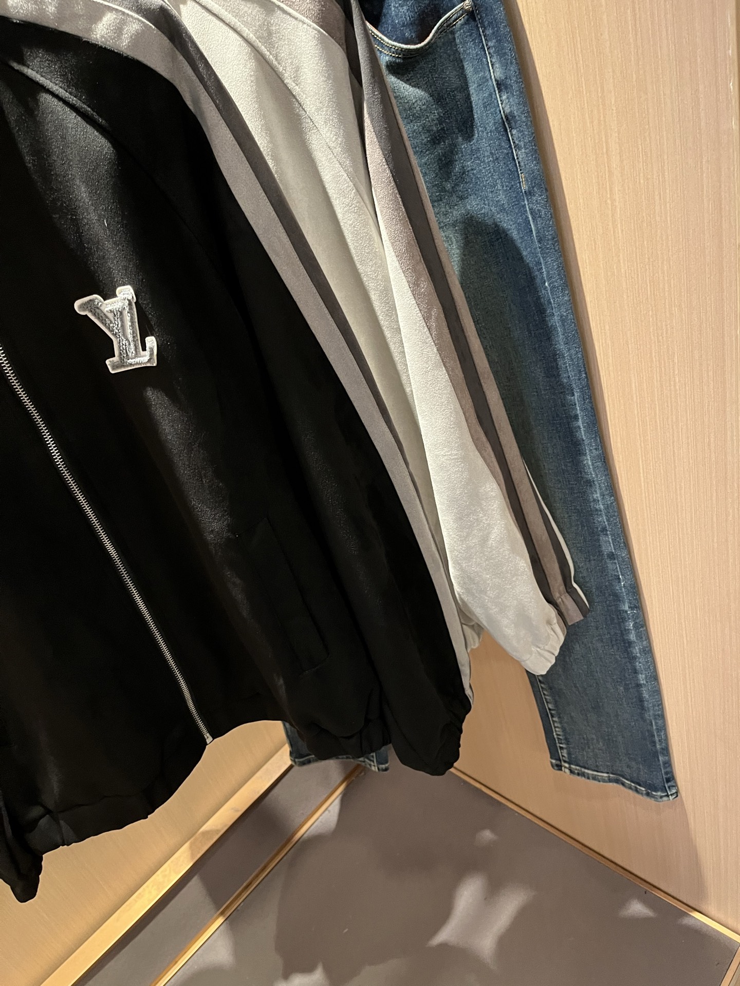 LouisVuitt*路易*登 2025秋冬新品最新款夹克外套，立体logo图案刺绣设计！！贸易公司渠道