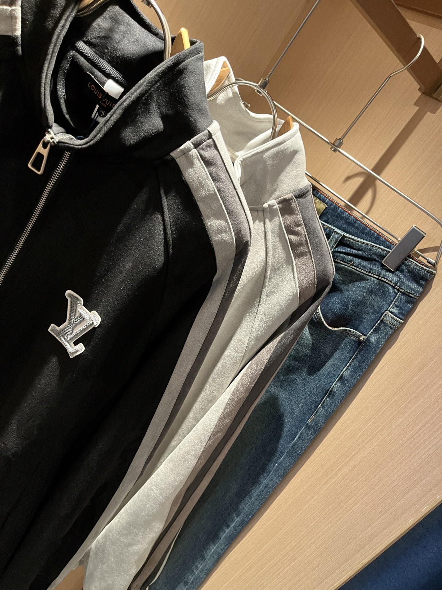 LouisVuitt*路易*登 2025秋冬新品最新款夹克外套，立体logo图案刺绣设计！！贸易公司渠道