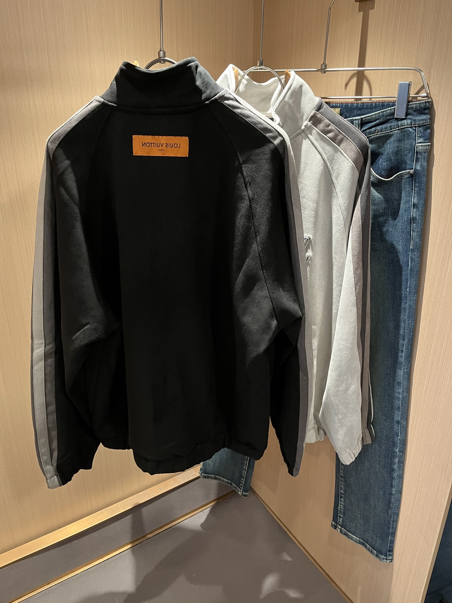 LouisVuitt*路易*登 2025秋冬新品最新款夹克外套，立体logo图案刺绣设计！！贸易公司渠道