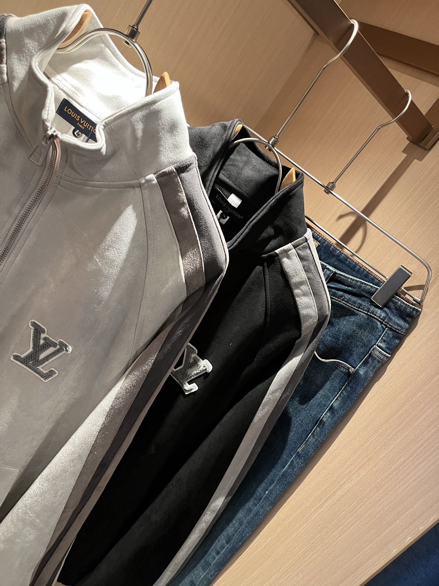 LouisVuitt*路易*登 2025秋冬新品最新款夹克外套，立体logo图案刺绣设计！！贸易公司渠道