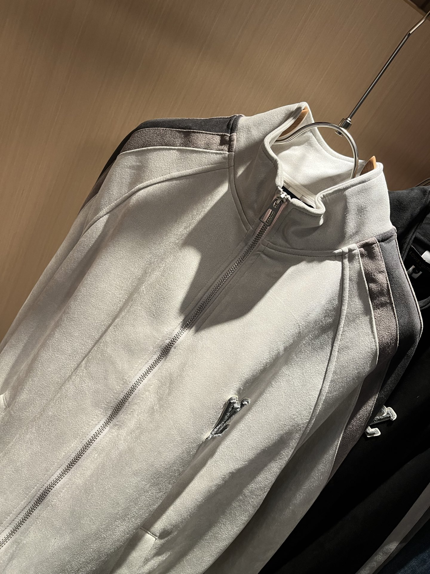 LouisVuitt*路易*登 2025秋冬新品最新款夹克外套，立体logo图案刺绣设计！！贸易公司渠道