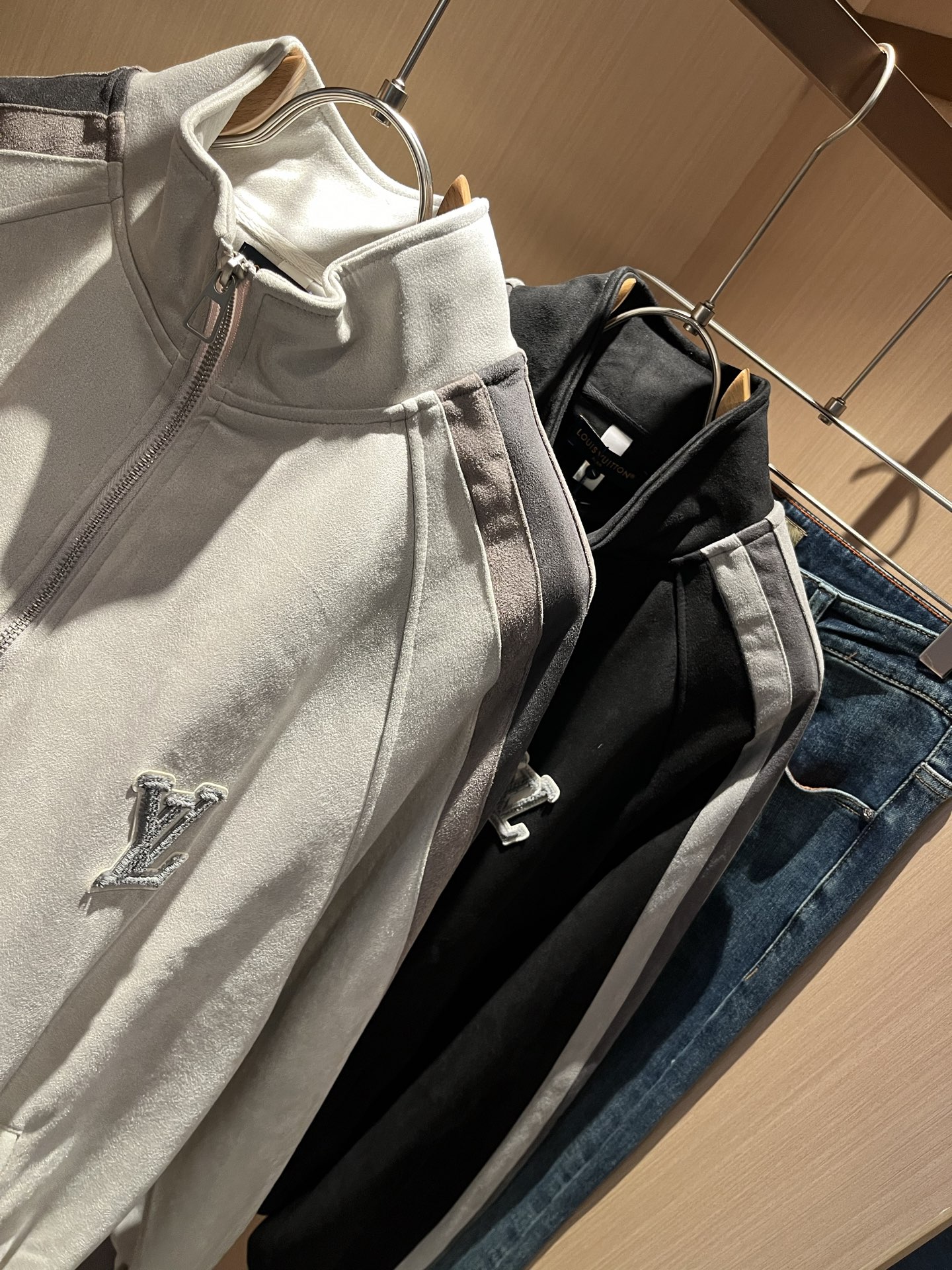 LouisVuitt*路易*登 2025秋冬新品最新款夹克外套，立体logo图案刺绣设计！！贸易公司渠道