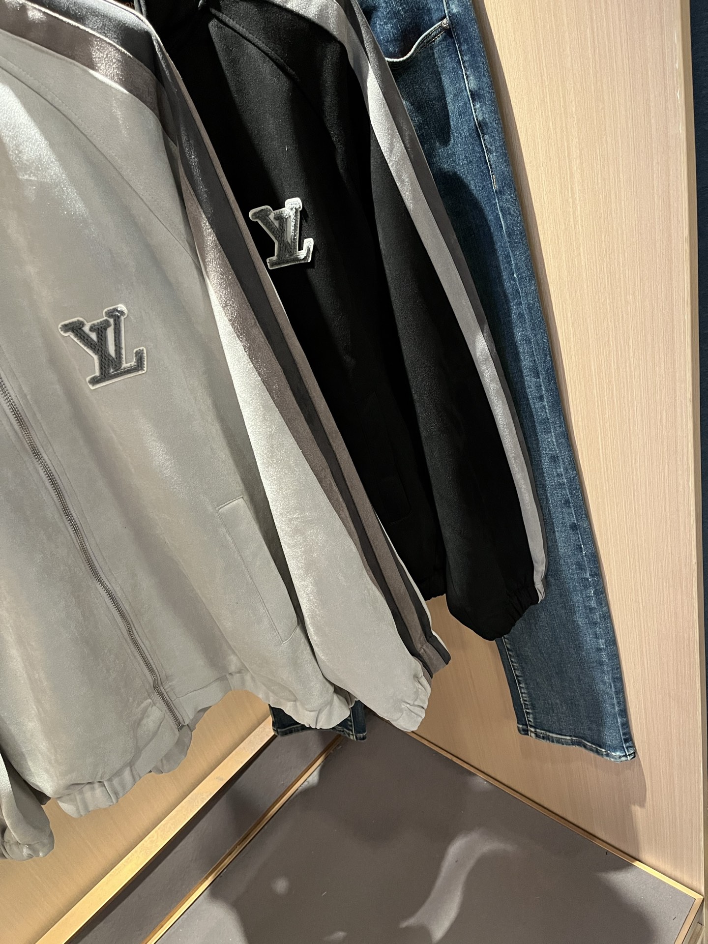 LouisVuitt*路易*登 2025秋冬新品最新款夹克外套，立体logo图案刺绣设计！！贸易公司渠道