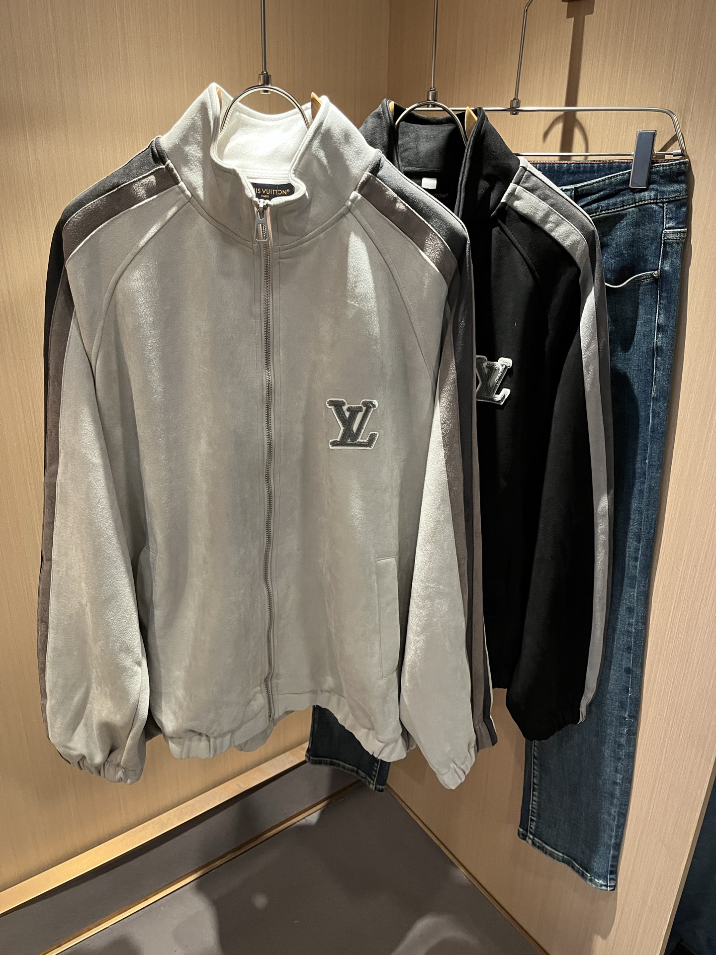 LouisVuitt*路易*登 2025秋冬新品最新款夹克外套，立体logo图案刺绣设计！！贸易公司渠道