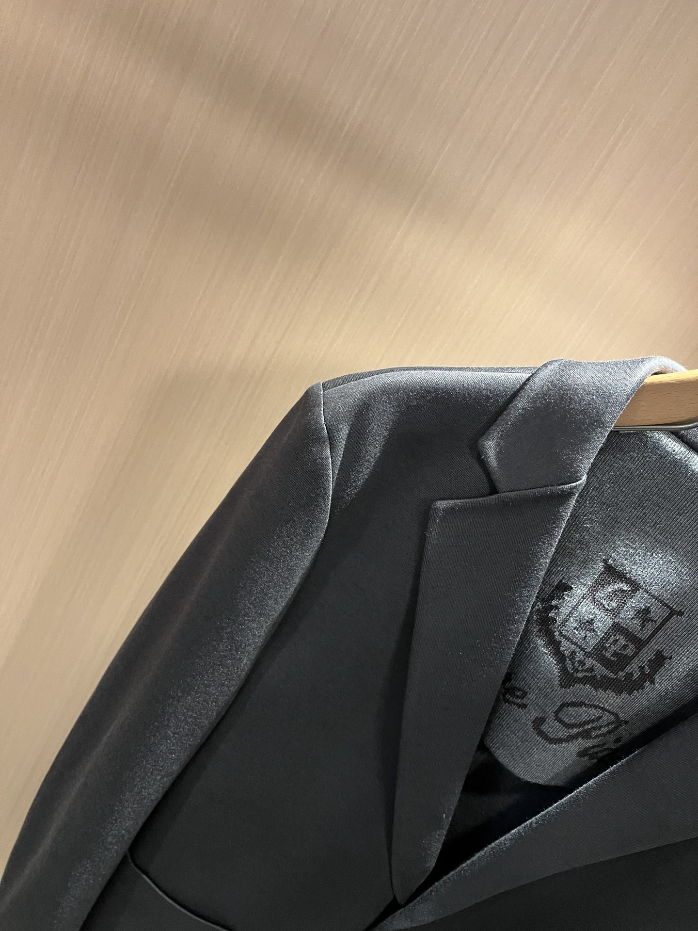 Loro Piana诺悠翩雅 2025秋冬男士西装外套，最新的贸易订单全品相！！网红款！上身舒适透气，不