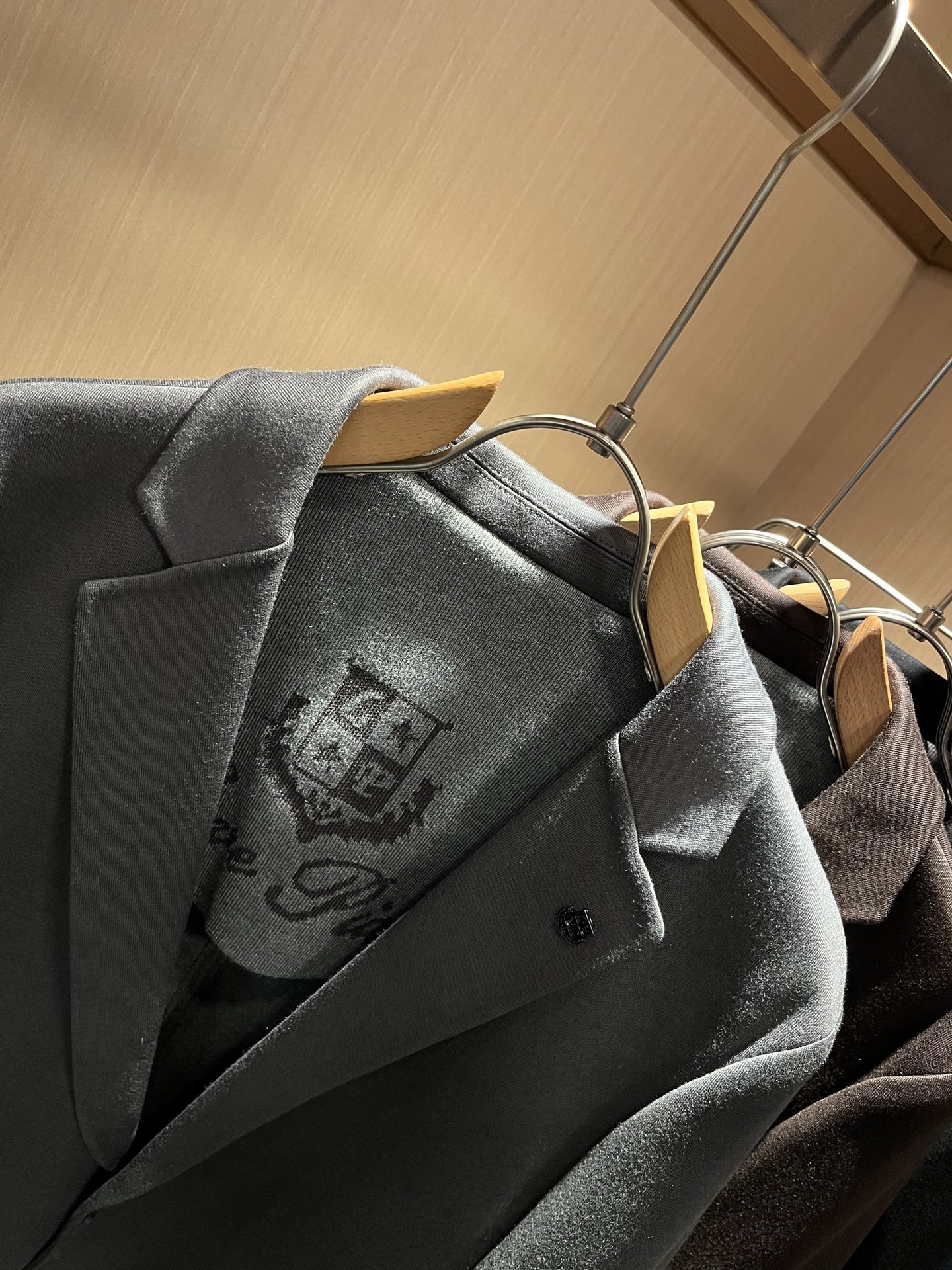 Loro Piana诺悠翩雅 2025秋冬男士西装外套，最新的贸易订单全品相！！网红款！上身舒适透气，不