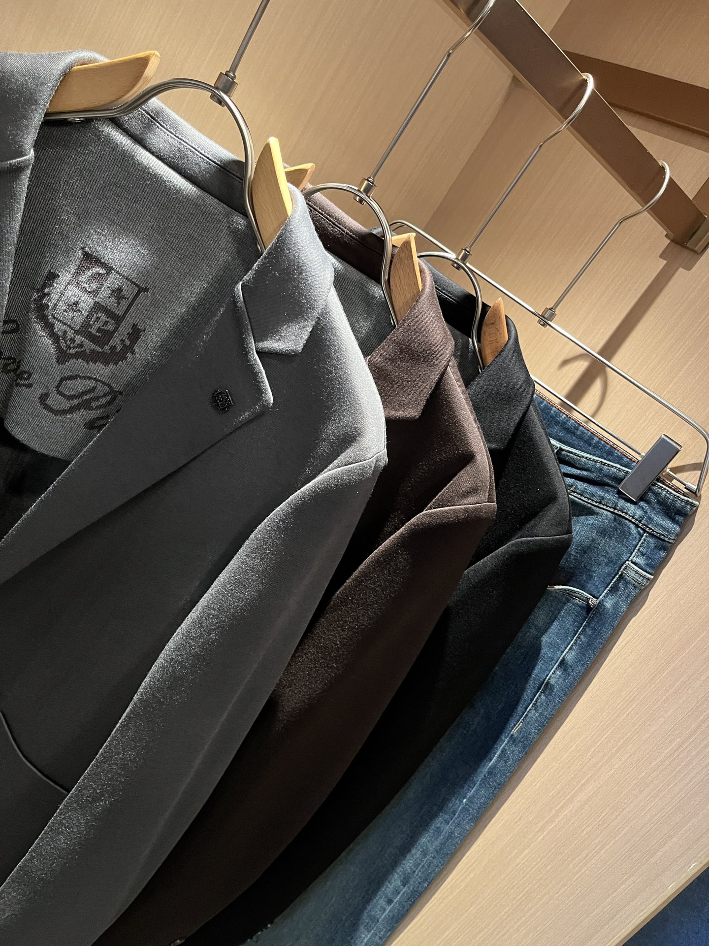 Loro Piana诺悠翩雅 2025秋冬男士西装外套，最新的贸易订单全品相！！网红款！上身舒适透气，不