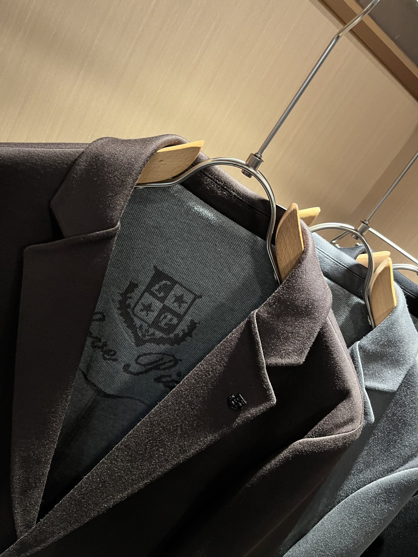 Loro Piana诺悠翩雅 2025秋冬男士西装外套，最新的贸易订单全品相！！网红款！上身舒适透气，不