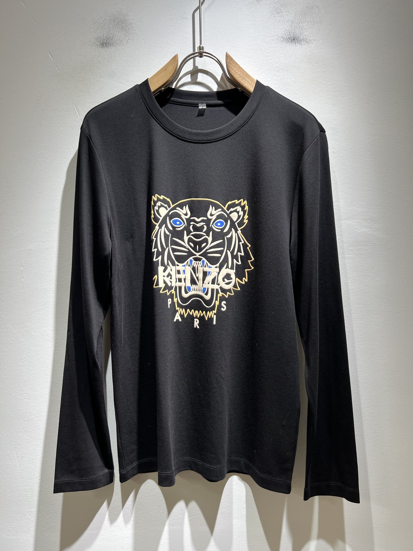 NO:528655,KENZ*Takata*3 2025 autumn and winter new products for men and women, the same base T-shirt for men and women, inheriting classic works and improving the new products with more three-dimensional senses, and the chest logo pattern printing technology design!  Customized original pure cotton fabric. If you like it, hurry up and buy it!  First-in, first served!  Size M-4XL, tees, t-shirt, alexander wang19860909KENZ*高田*三 2025秋冬新品男女同款打底T恤,传承经典著作改良后的新品更加的具有立体感官,胸前logo图案印花工艺设计！定制原版纯棉面料.有喜欢赶紧入手吧！先入先得！尺码M-4XL,,tees，t-shirt,alexander wang,Men's clothing