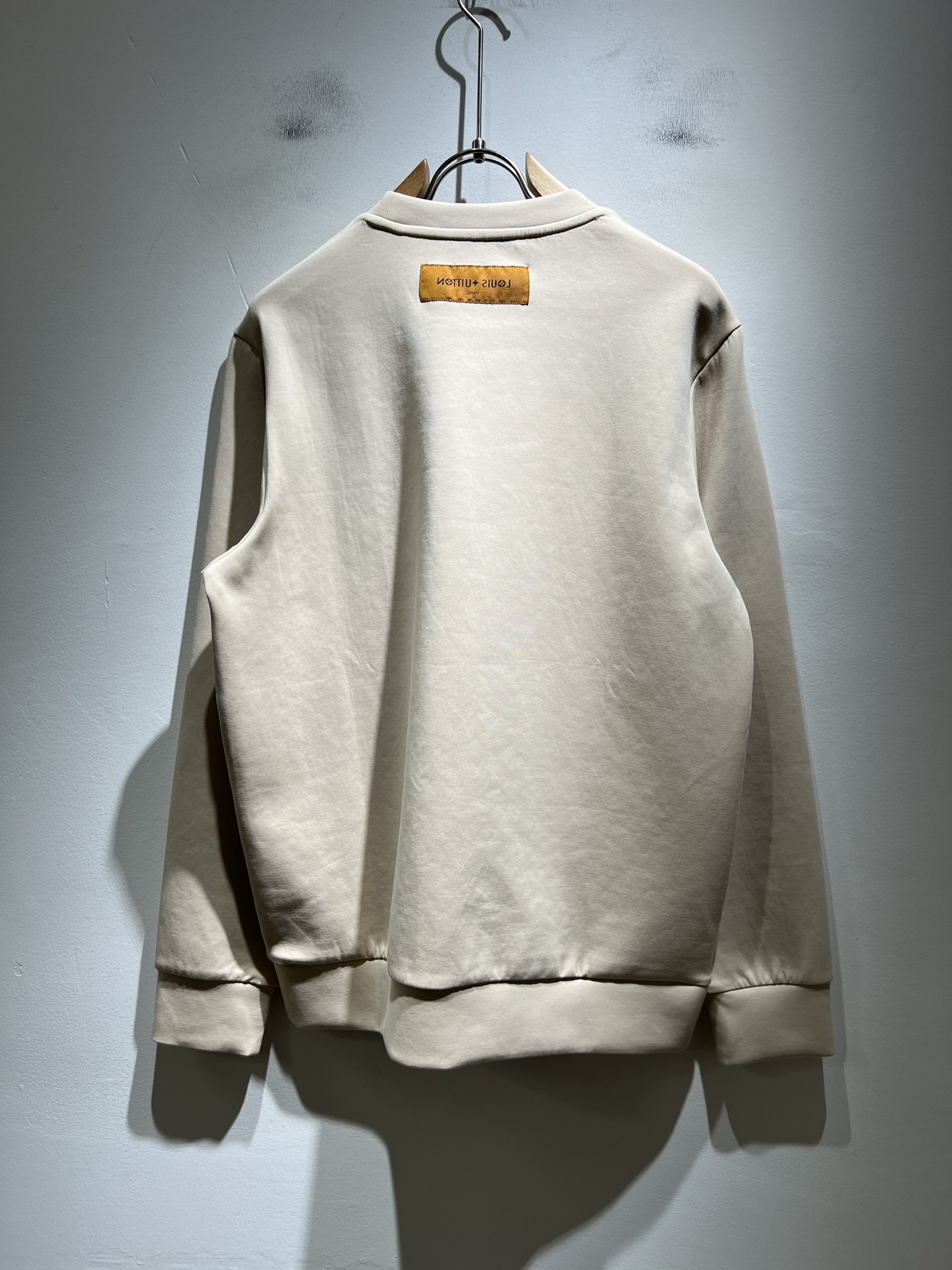 LouisVuitt*路易*登 2025秋冬全新系列单品上线，非常时髦前卫的一款男女同款👫长袖卫衣，胸前