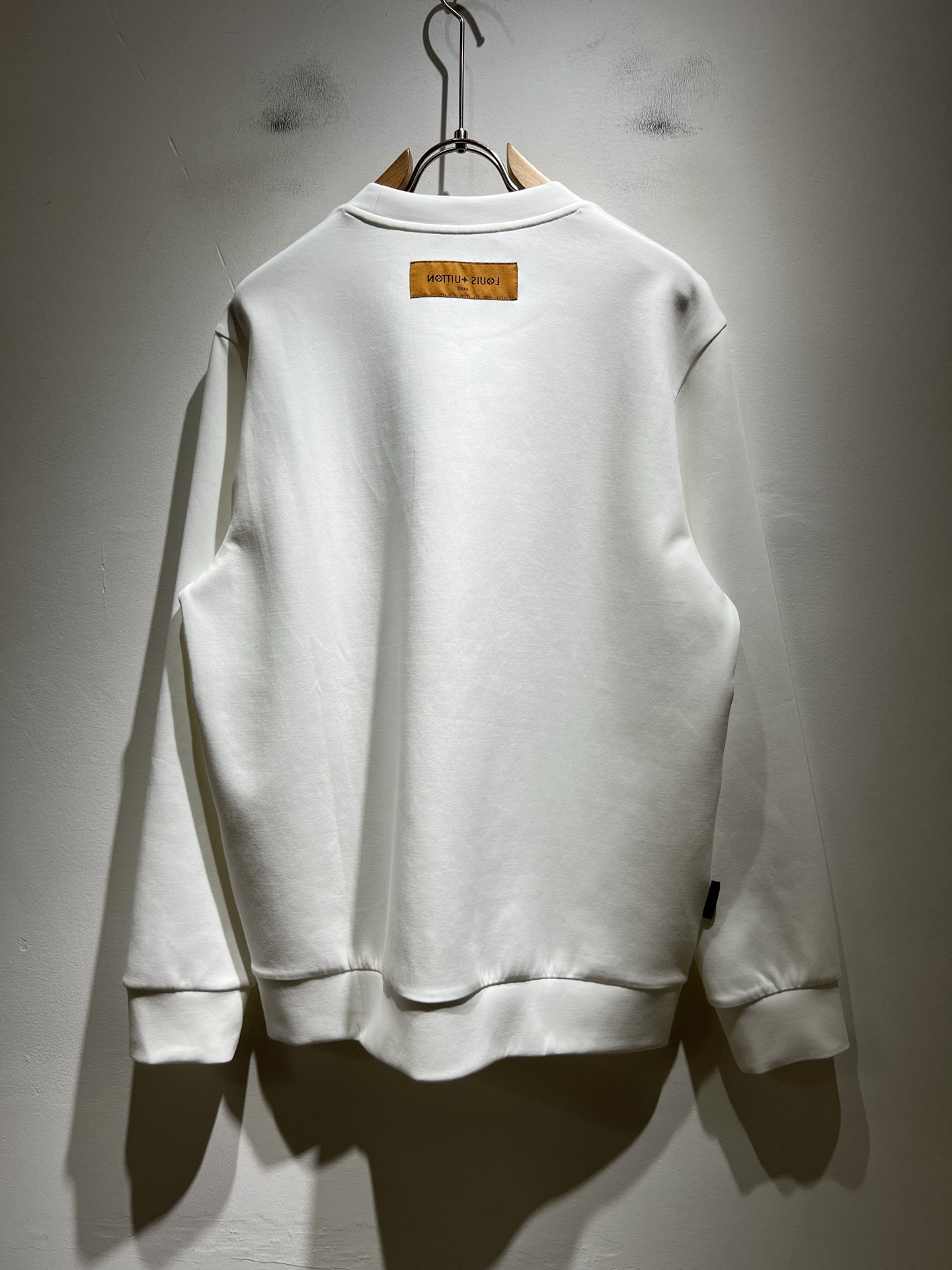 LouisVuitt*路易*登 2025秋冬全新系列单品上线，非常时髦前卫的一款男女同款👫长袖卫衣，胸前