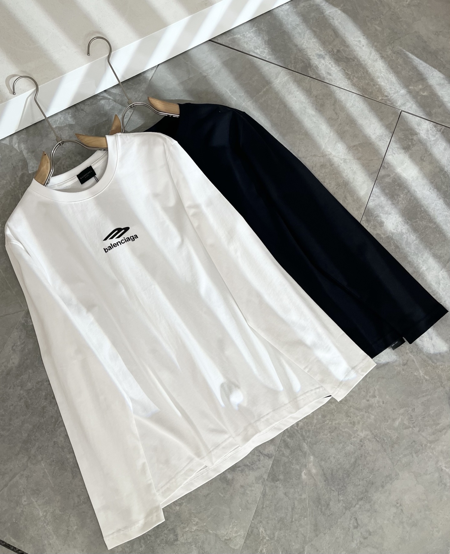 BALENCIA*巴黎*家 2025秋冬新款男女同款👫打底衫，经典标志图案logo压胶工艺设计！贸易公司