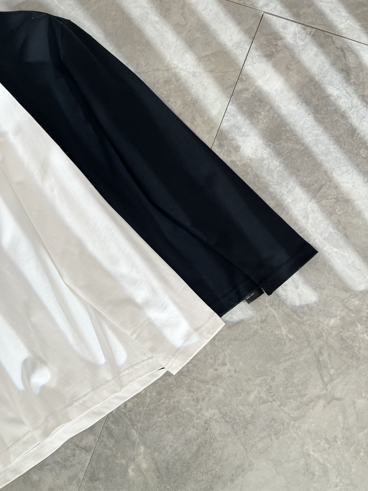 BALENCIA*巴黎*家 2025秋冬新款男女同款👫打底衫，经典标志图案logo压胶工艺设计！贸易公司