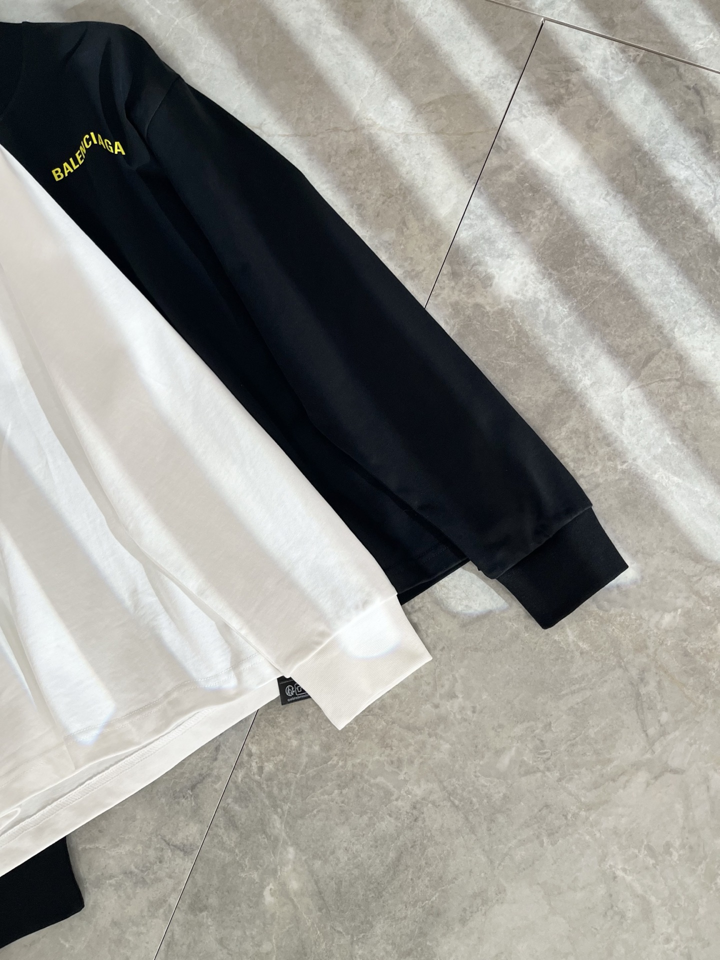 BALENCIA*巴黎*家 2025秋冬新款男女同款👫打底衫，经典标志图案logo压胶工艺设计！贸易公司