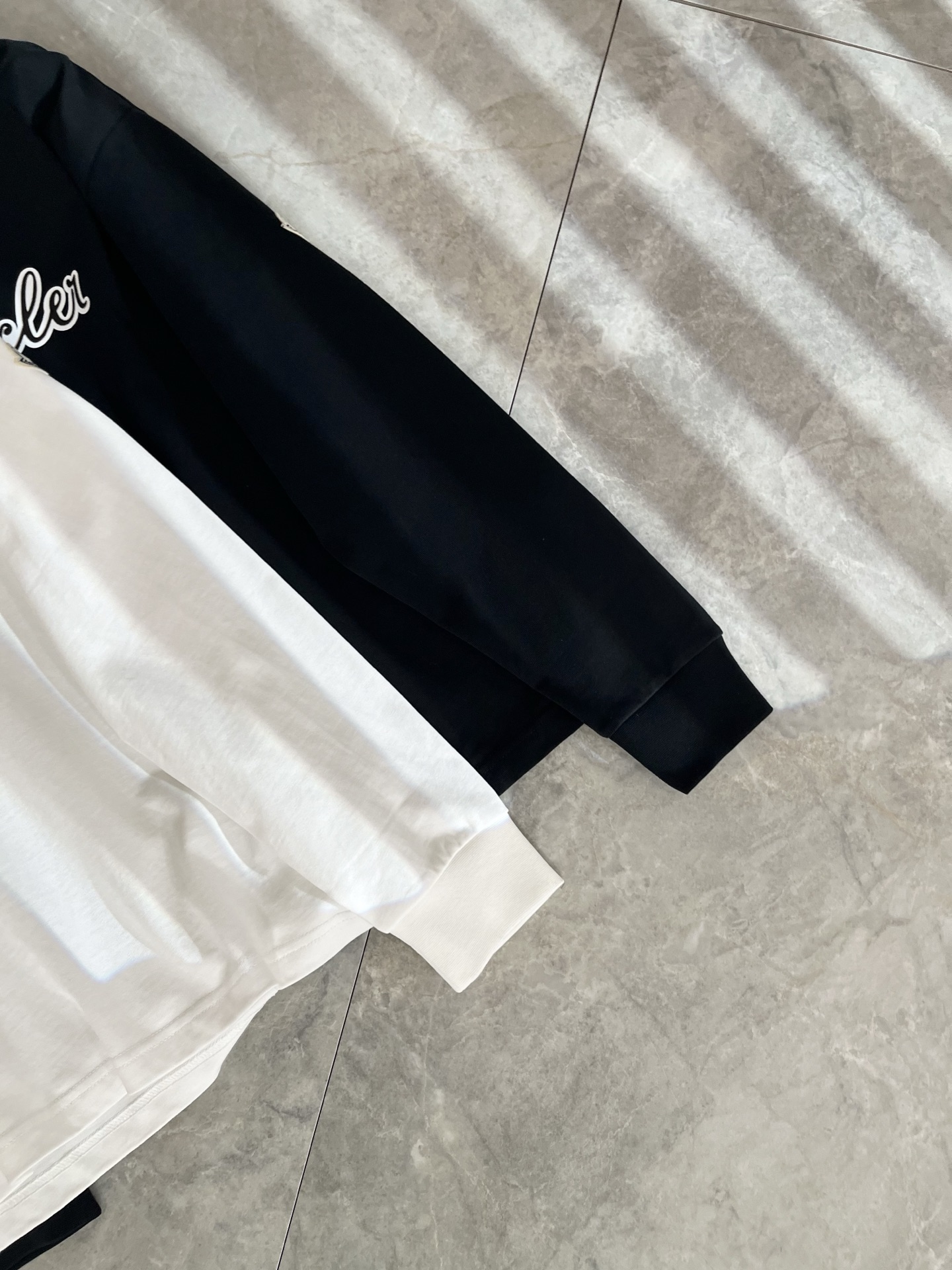 Moncler蒙家 2025秋冬最新男女同款👫贸易订单长袖打底衫，全品相！！网红款！采用logo图案压胶