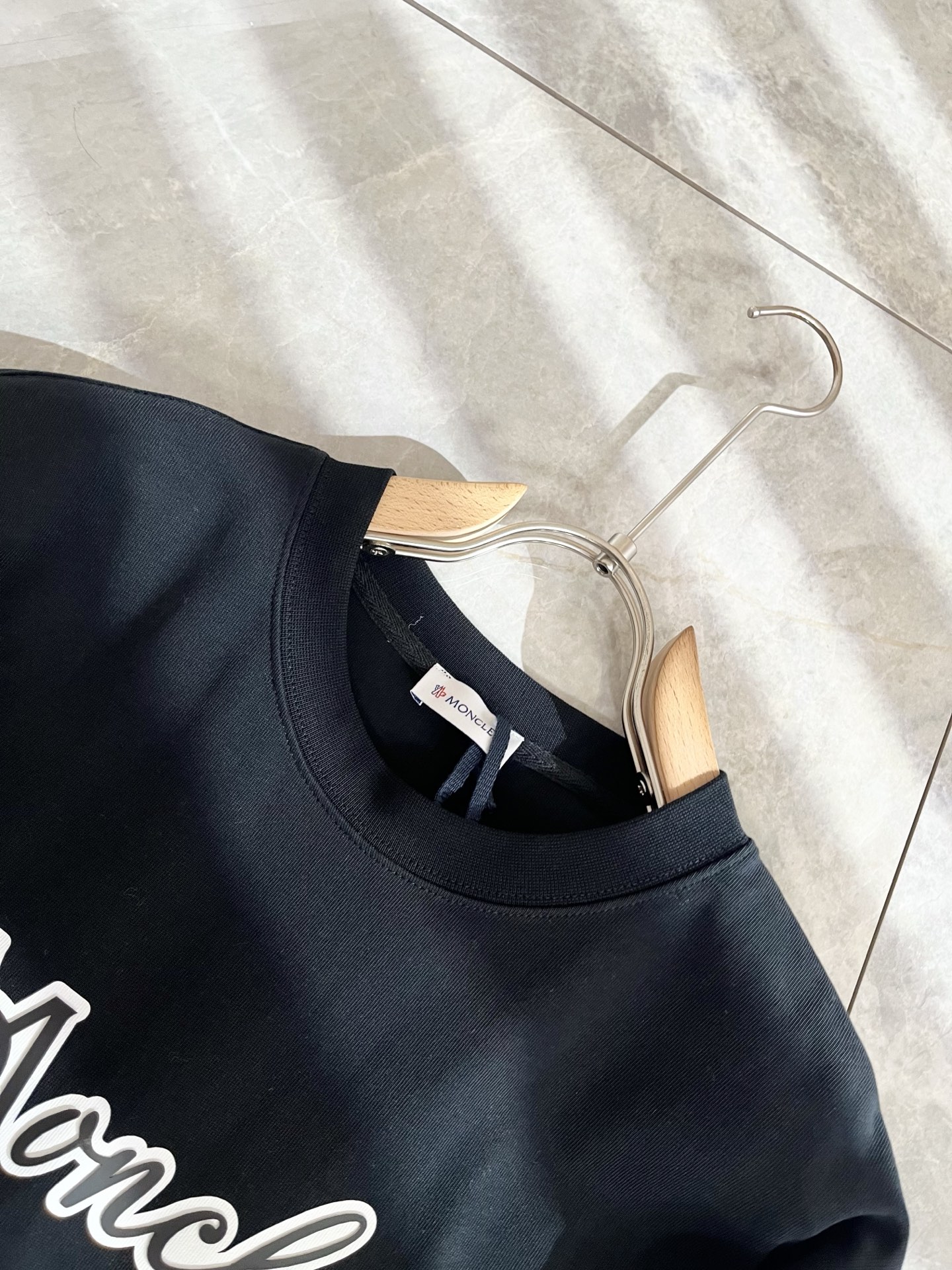 Moncler蒙家 2025秋冬最新男女同款👫贸易订单长袖打底衫，全品相！！网红款！采用logo图案压胶