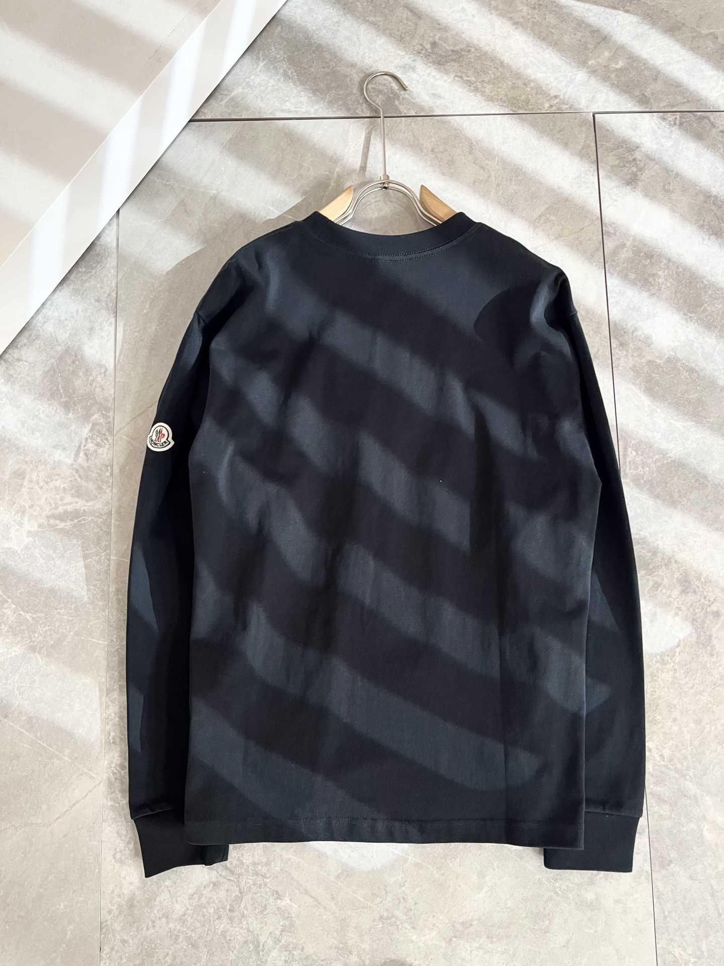 Moncler蒙家 2025秋冬最新男女同款👫贸易订单长袖打底衫，全品相！！网红款！采用logo图案压胶