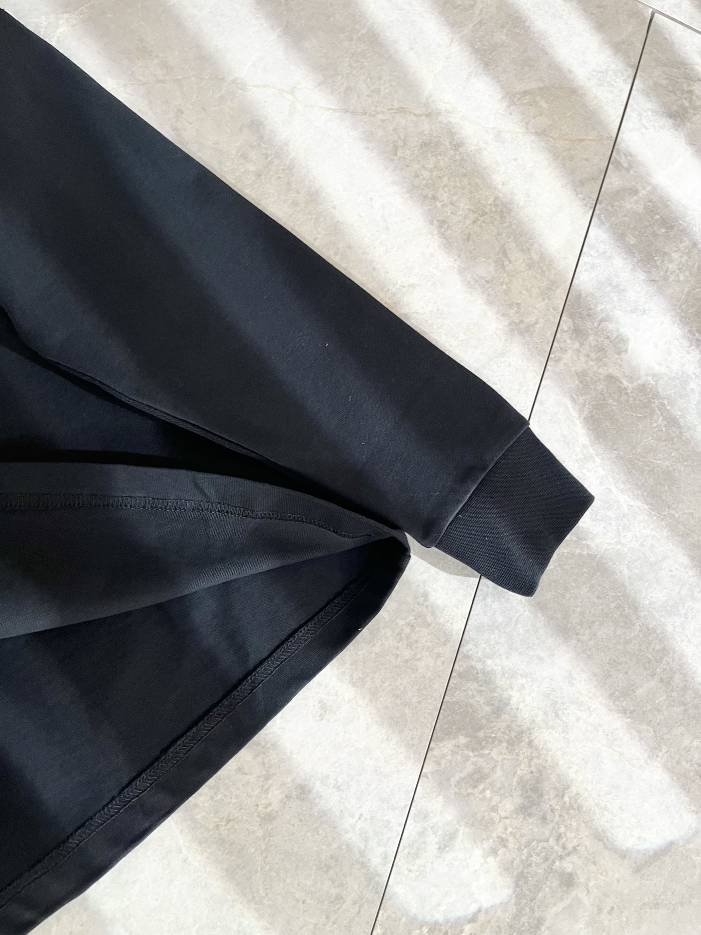 Moncler蒙家 2025秋冬最新男女同款👫贸易订单长袖打底衫，全品相！！网红款！采用logo图案压胶