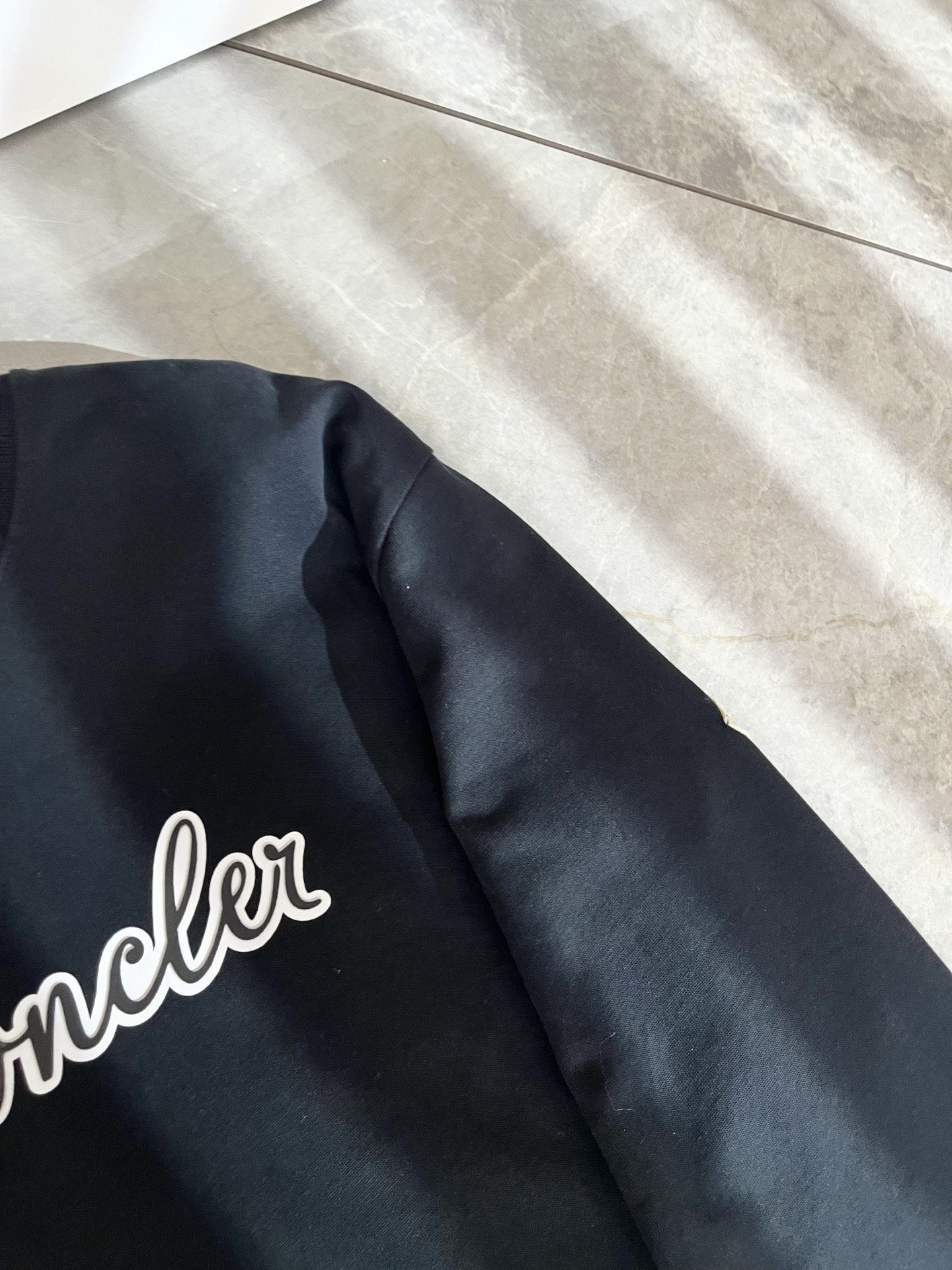 Moncler蒙家 2025秋冬最新男女同款👫贸易订单长袖打底衫，全品相！！网红款！采用logo图案压胶