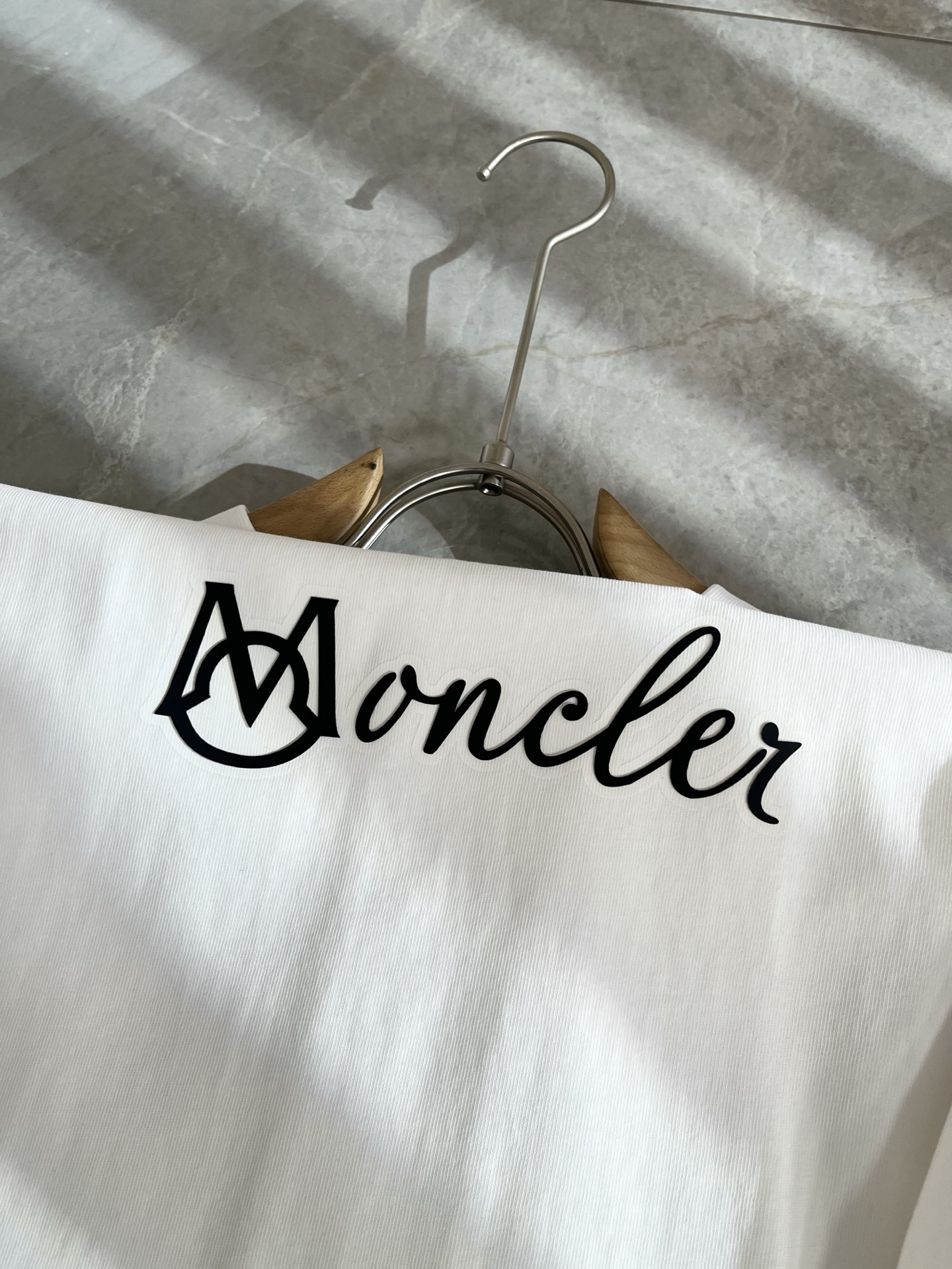 Moncler蒙家 2025秋冬最新男女同款👫贸易订单长袖打底衫，全品相！！网红款！采用logo图案压胶