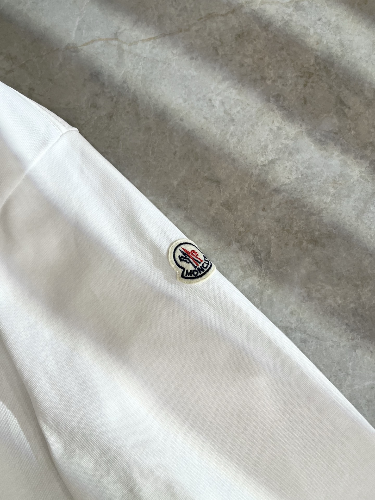 Moncler蒙家 2025秋冬最新男女同款👫贸易订单长袖打底衫，全品相！！网红款！采用logo图案压胶