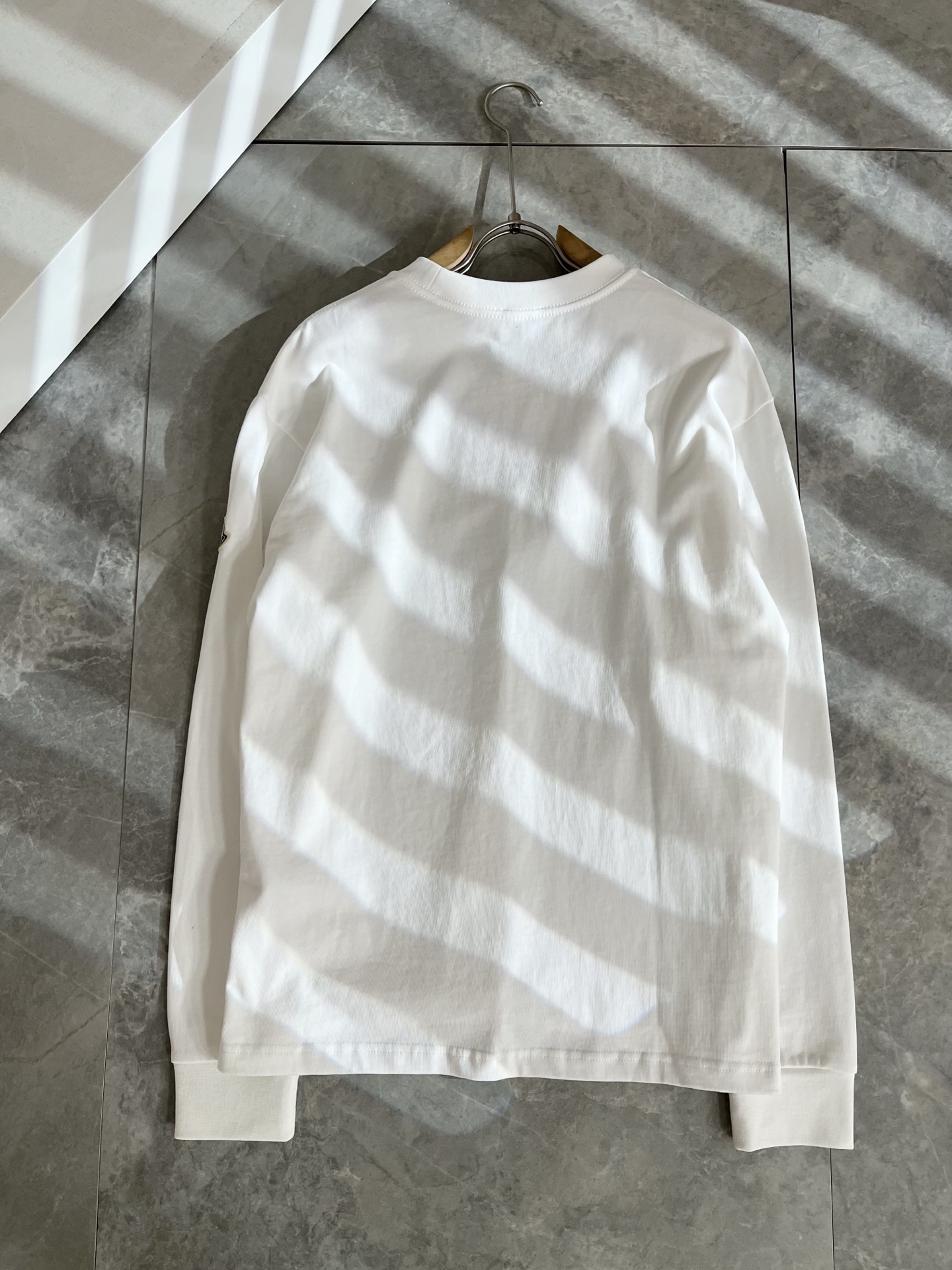 Moncler蒙家 2025秋冬最新男女同款👫贸易订单长袖打底衫，全品相！！网红款！采用logo图案压胶